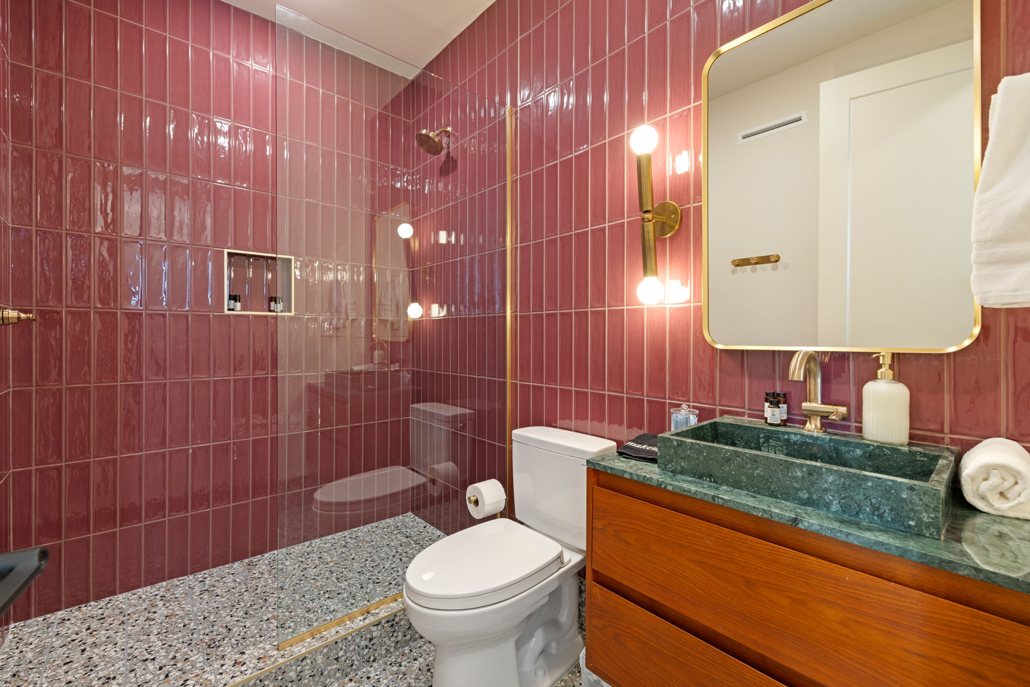Full Bathroom 2