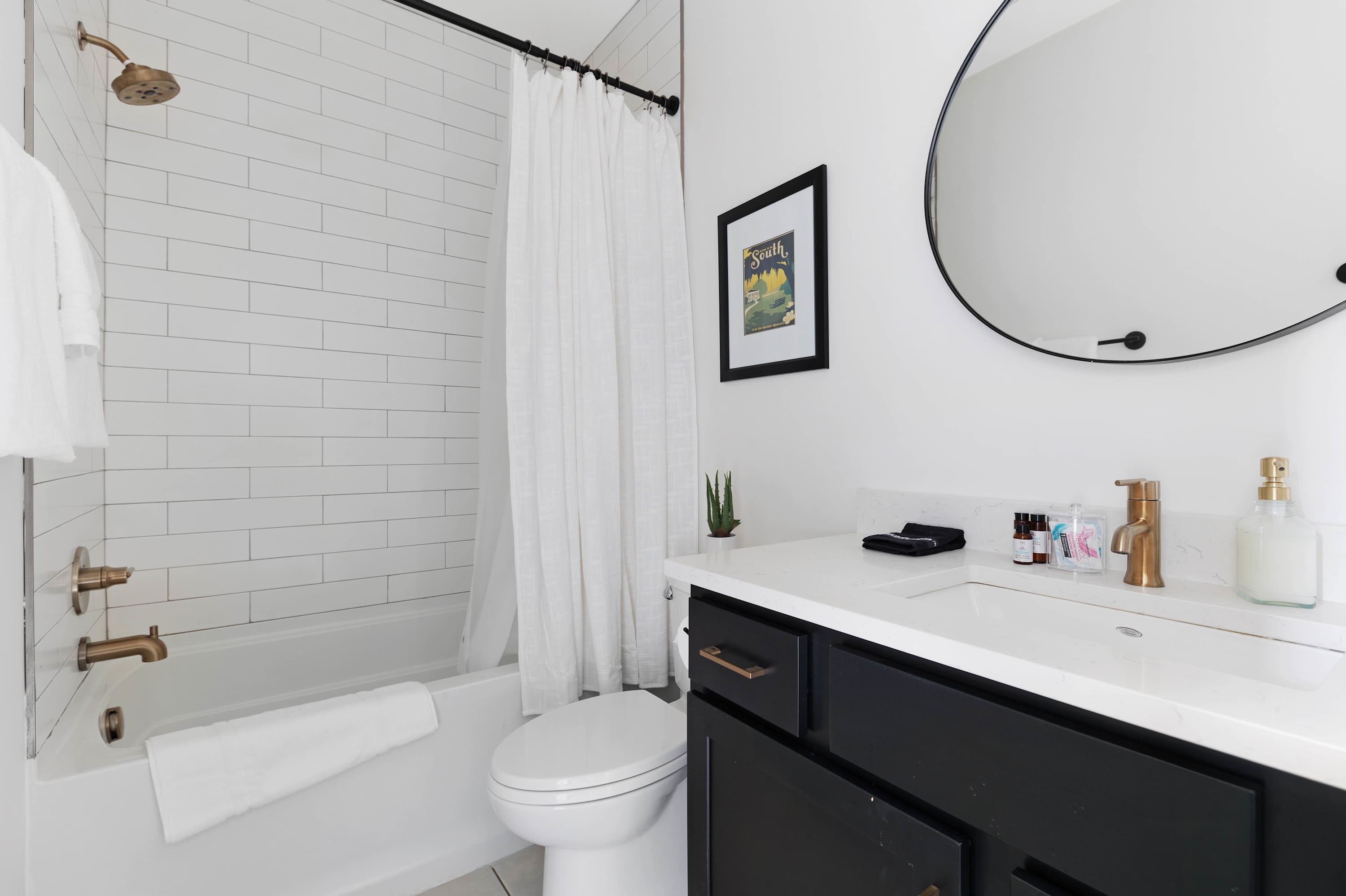 Full Bathroom 1