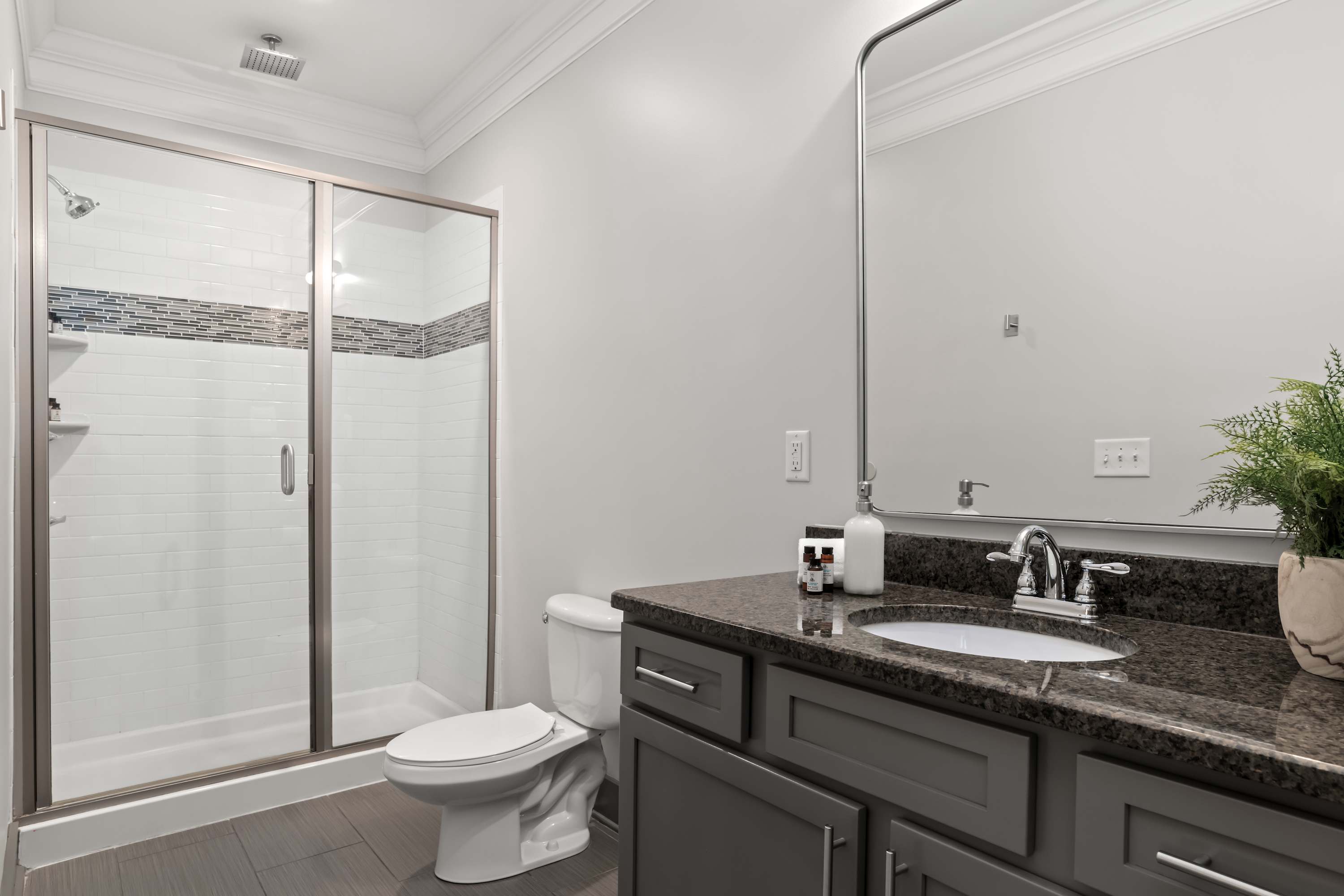Full Bathroom 3