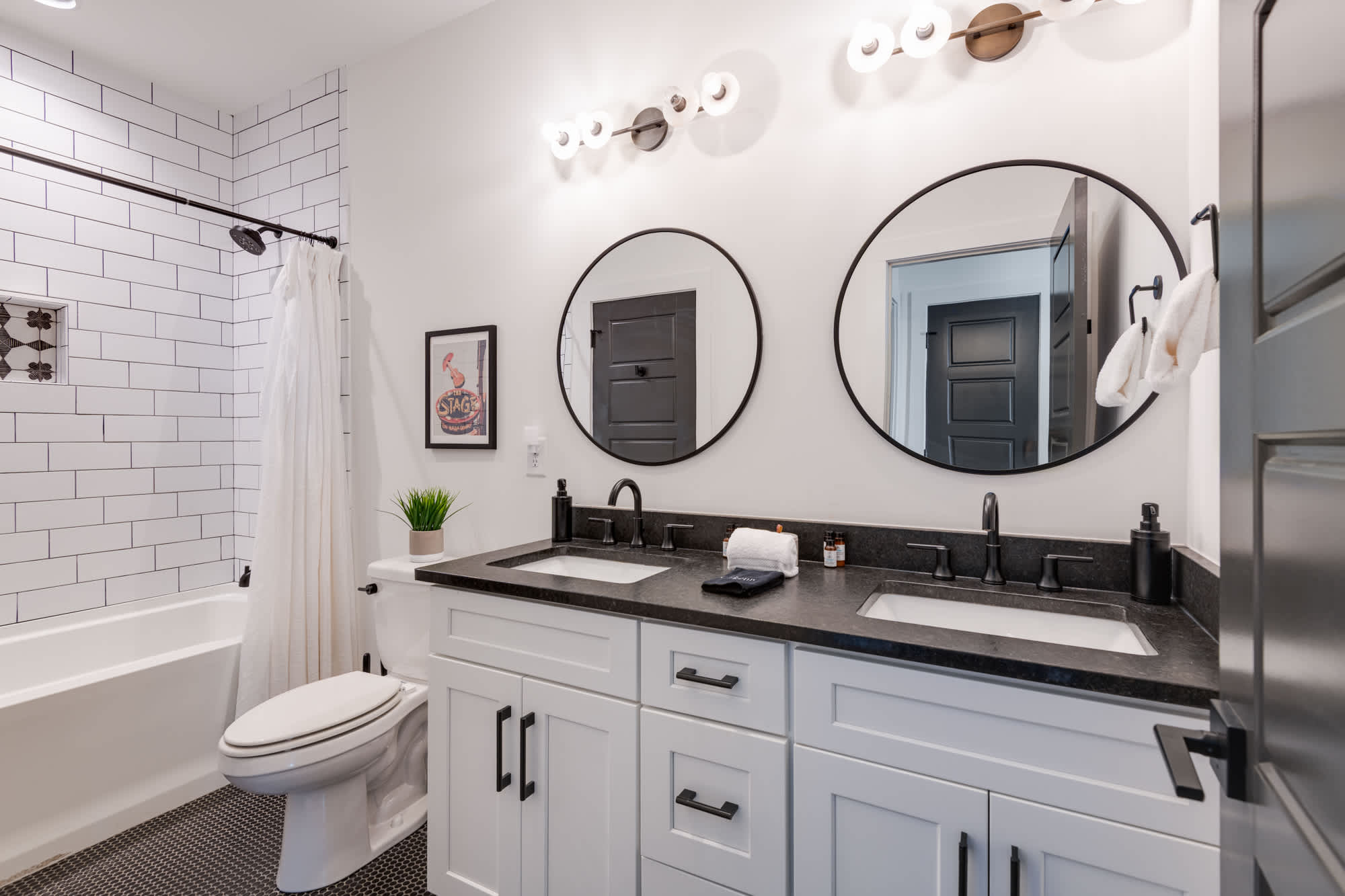 Full Bathroom 3