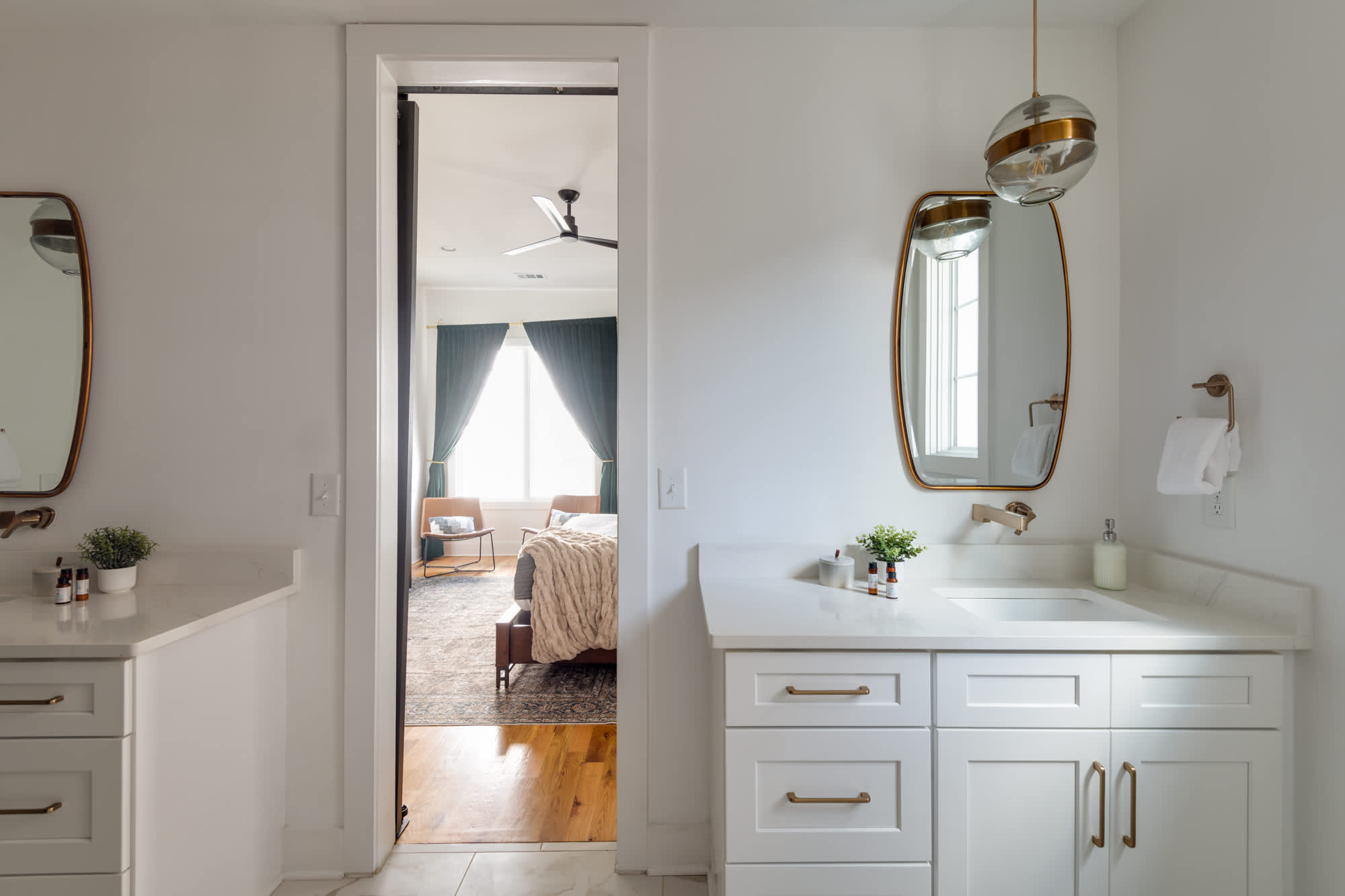 Full Bathroom 1