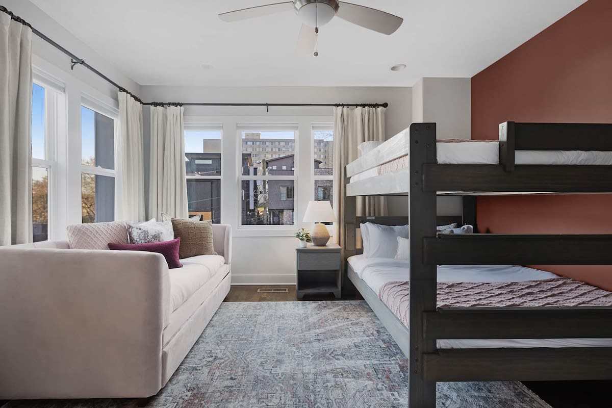 Bedroom 2 - 3rd floor 