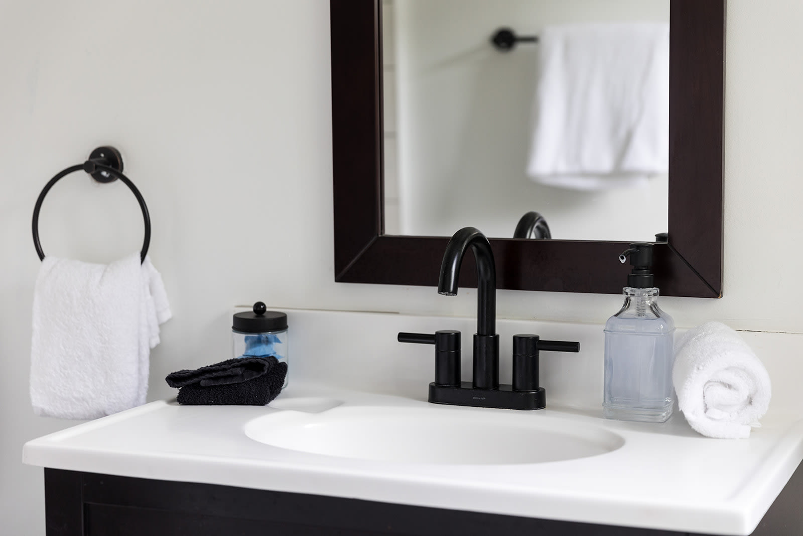 Full Bathroom 1