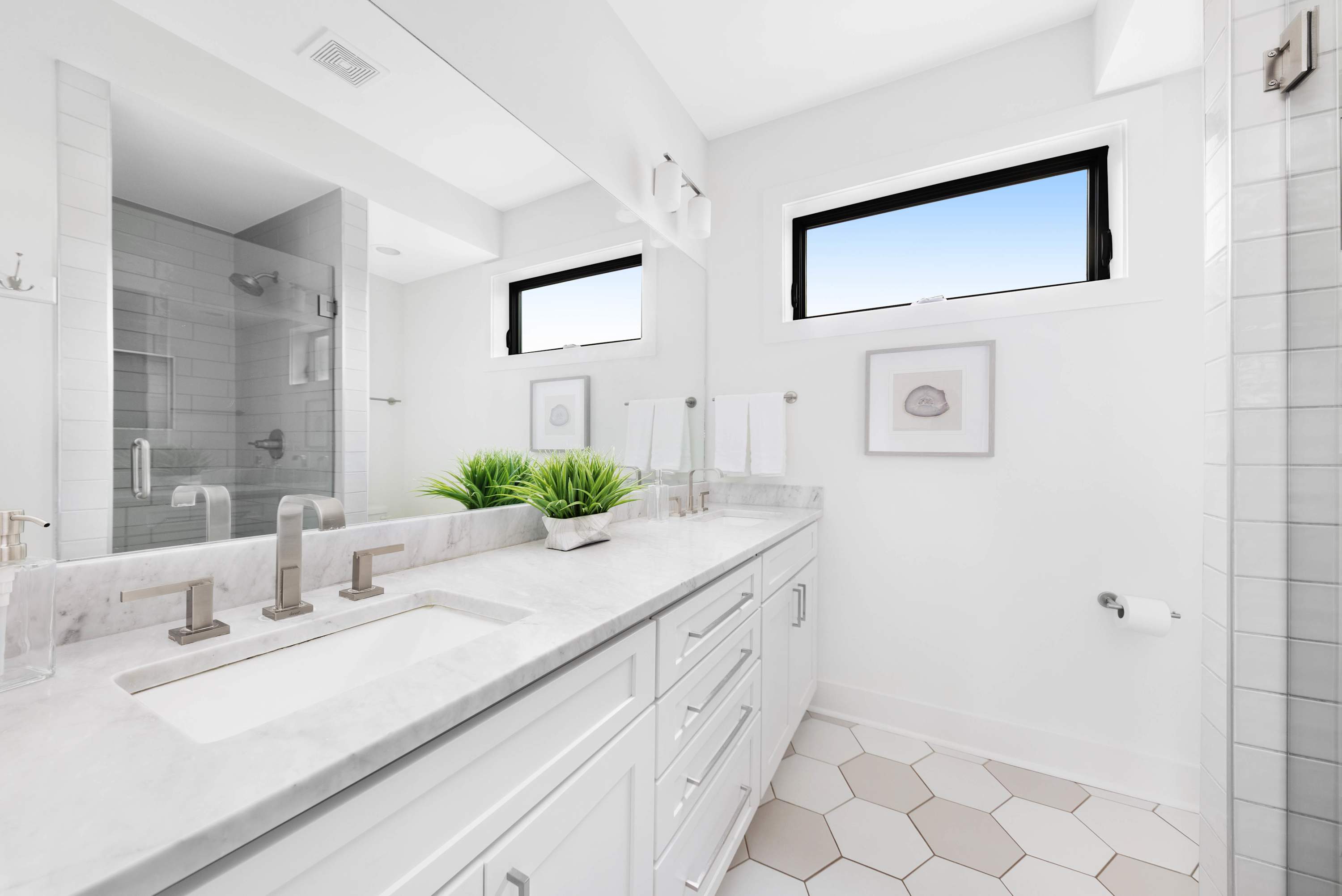 Full Bathroom 3