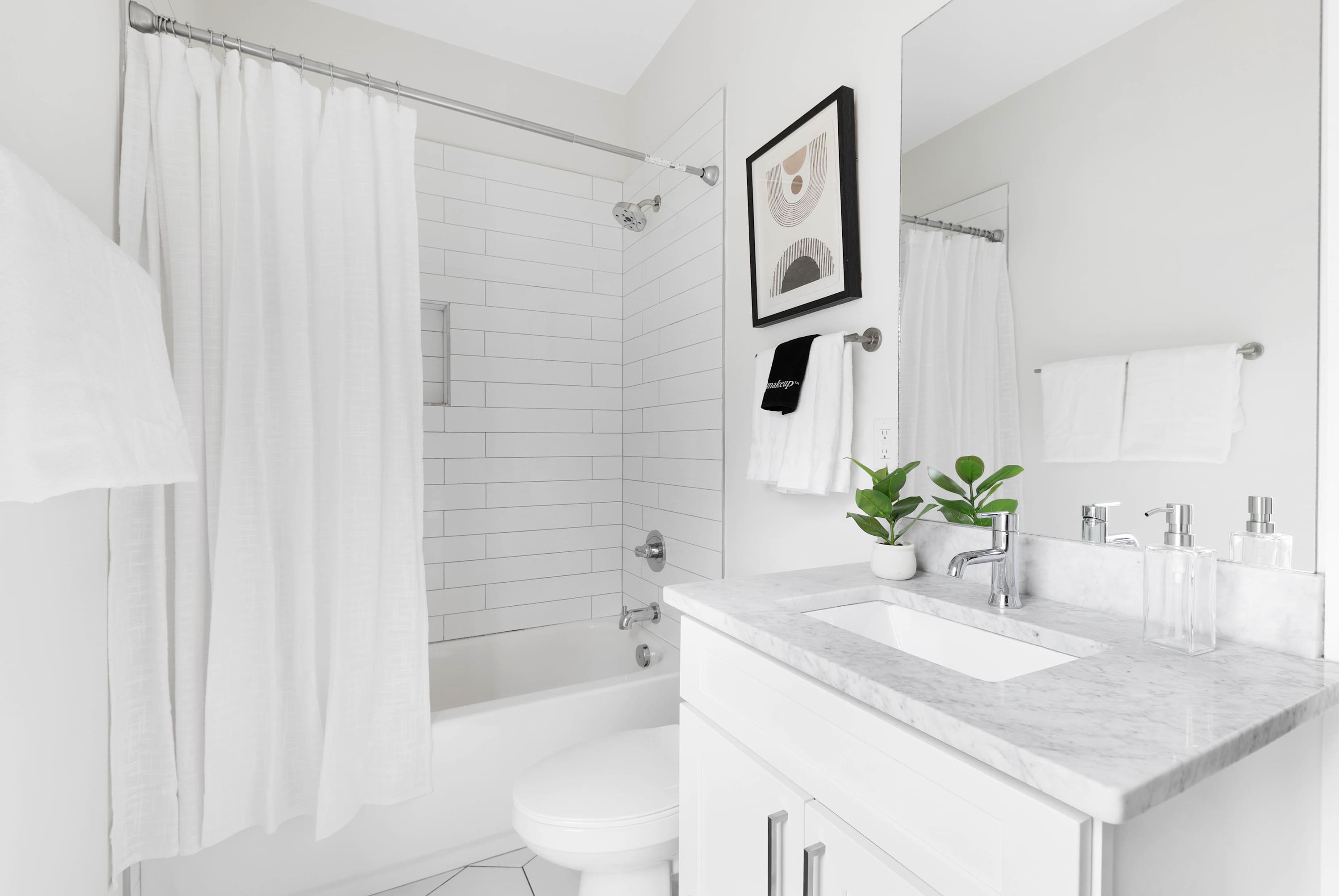 Full Bathroom 2
