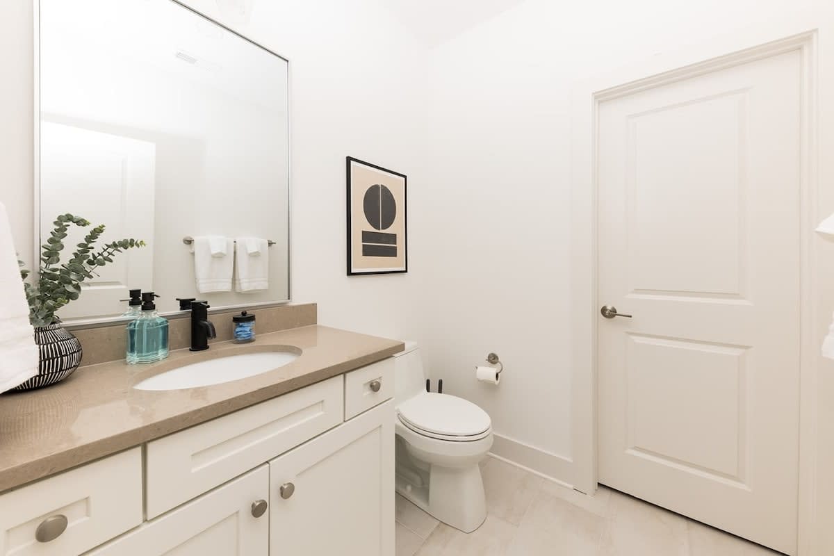 Full Bathroom 3