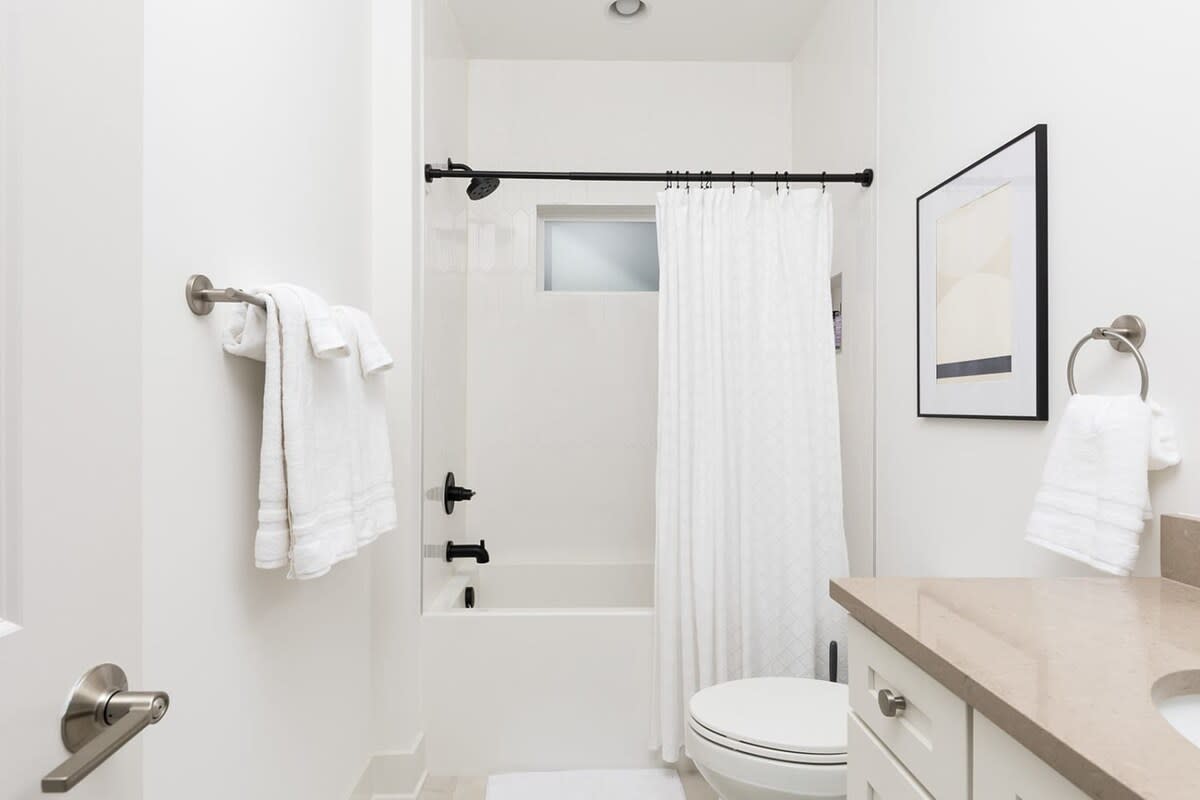 Full Bathroom 2