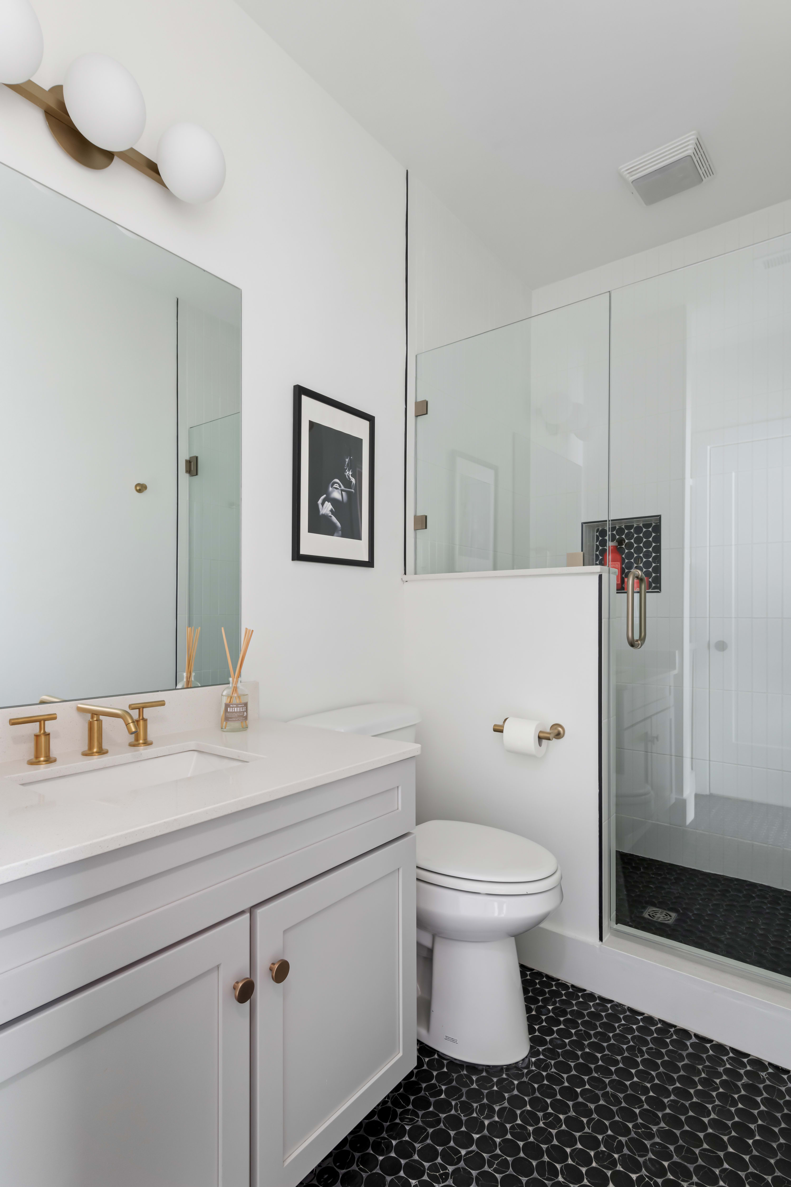 Full Bathroom 2
