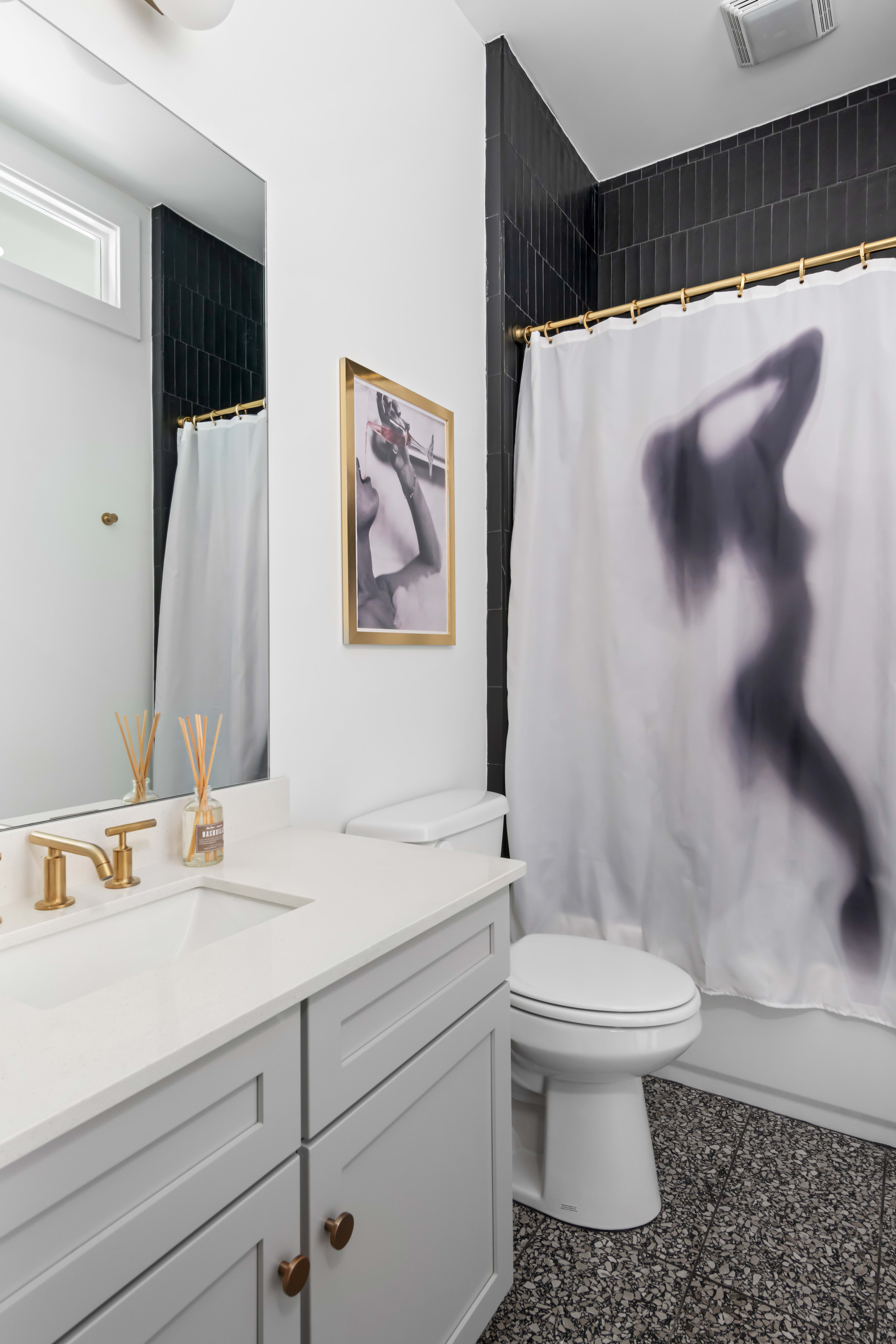 Full Bathroom 3