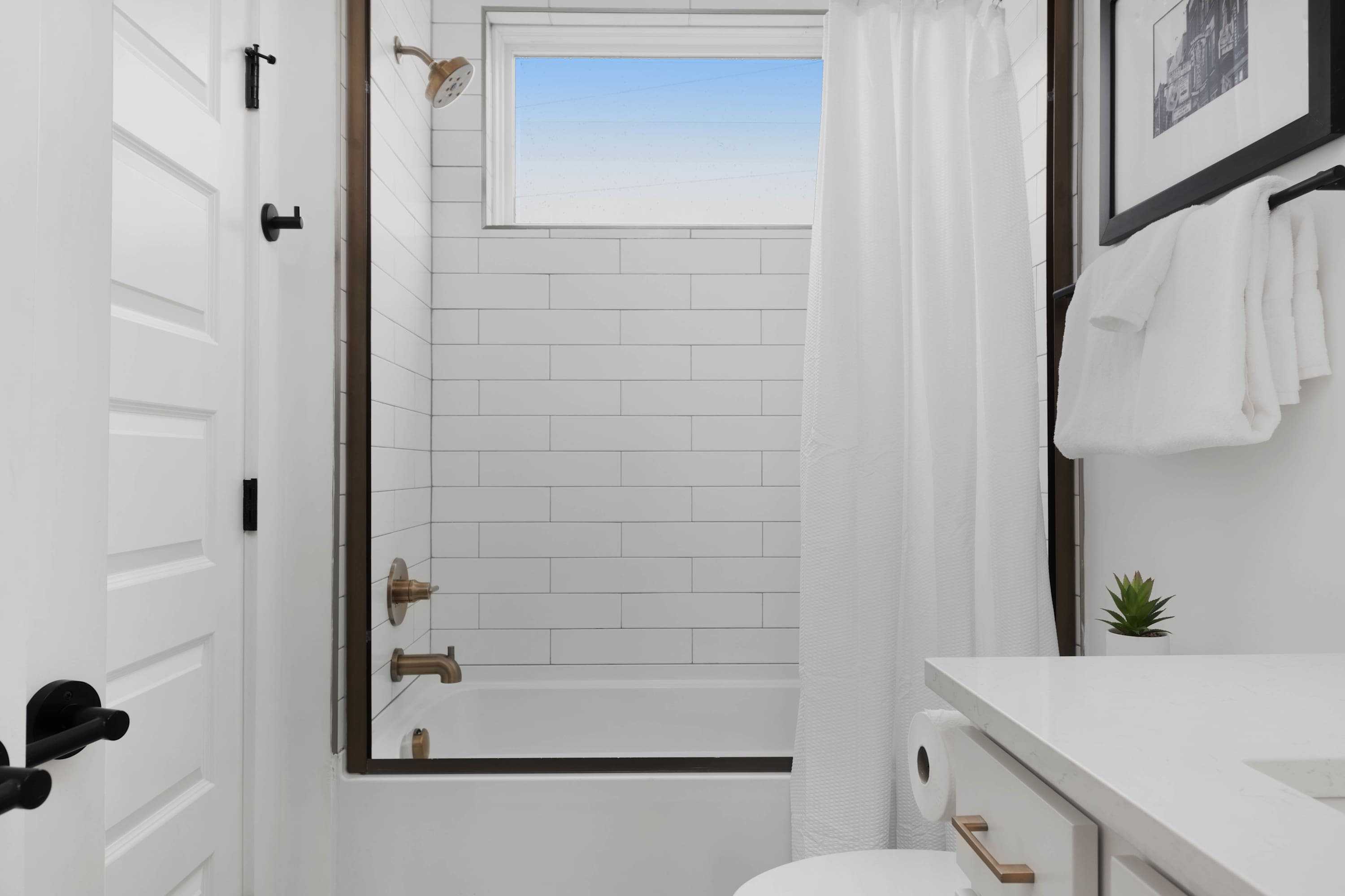 Full Bathroom 2