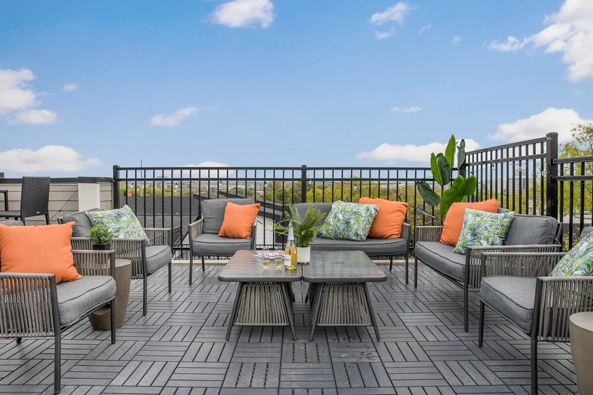 The Jameson House - Downtown views from Rooftop Lounge