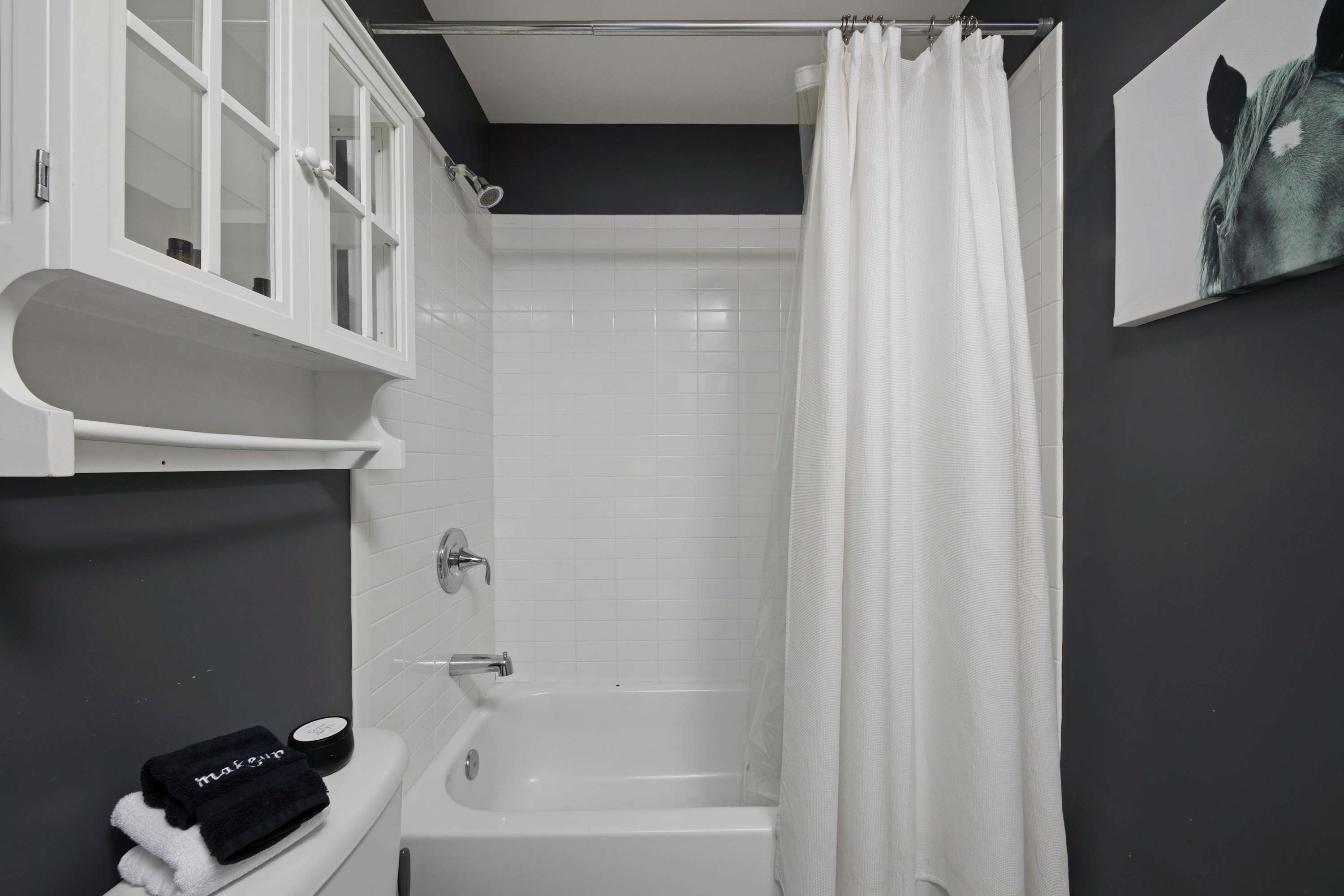 Full Bathroom 3