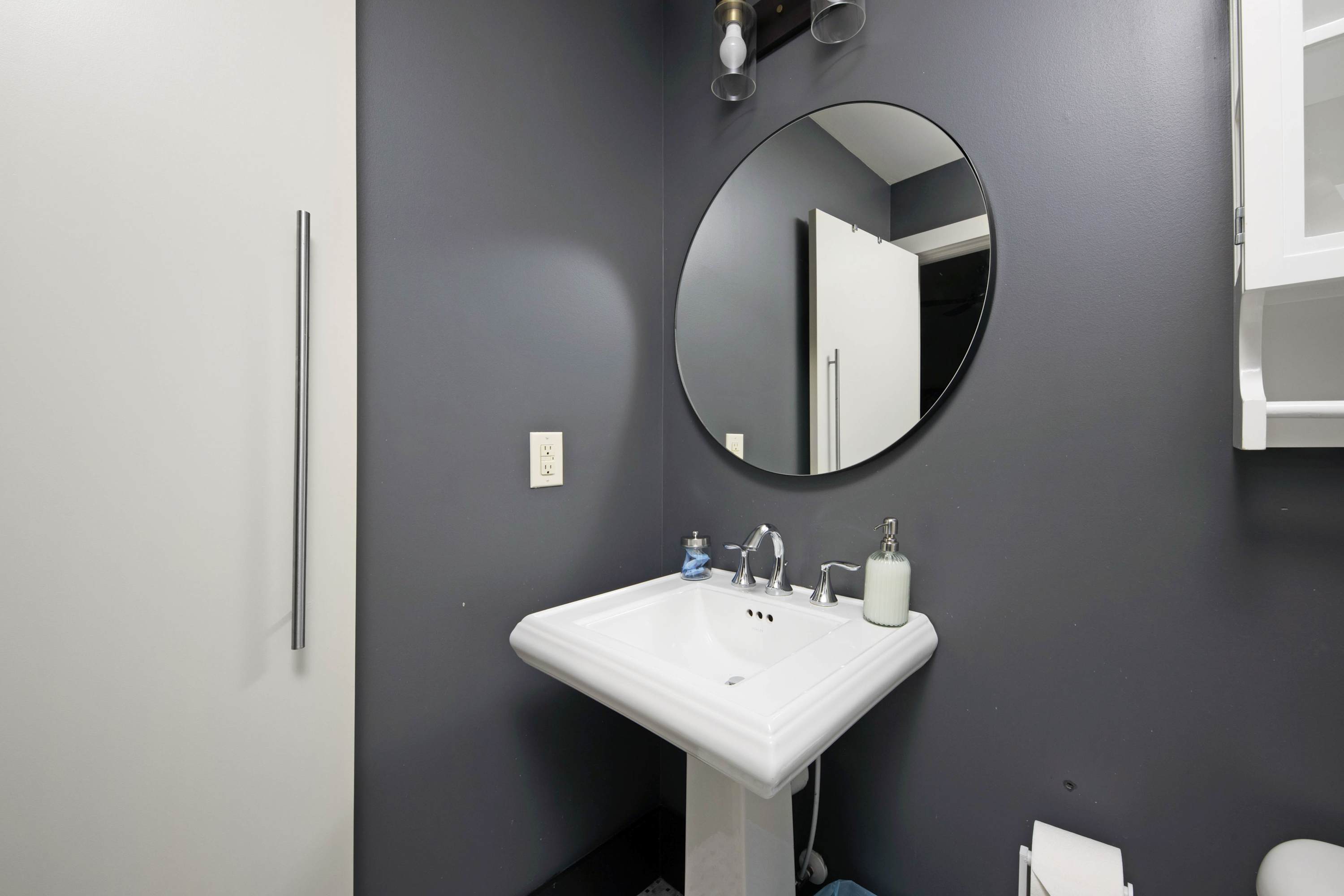 Full Bathroom 2