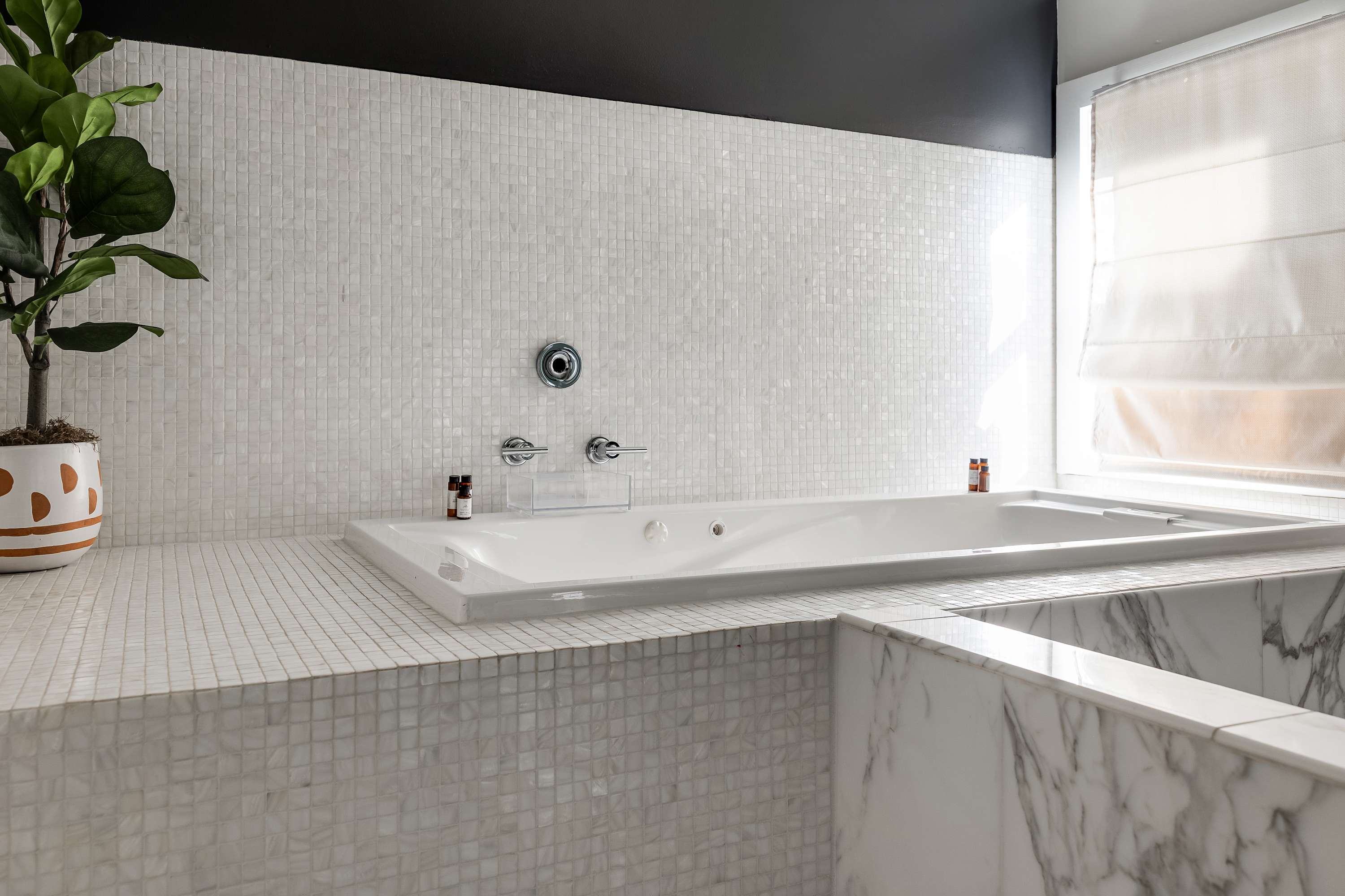 Full Bathroom 1
