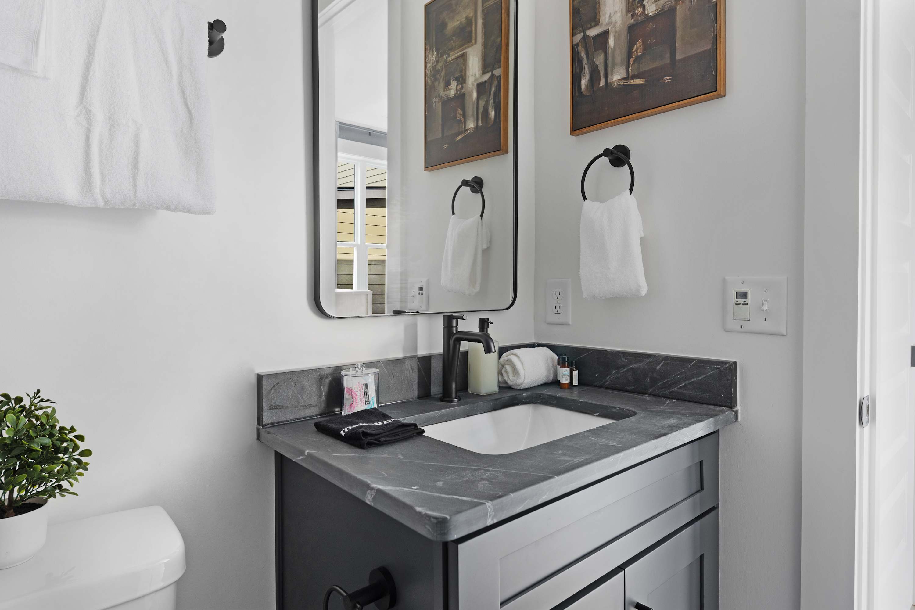 Full Bathroom 2