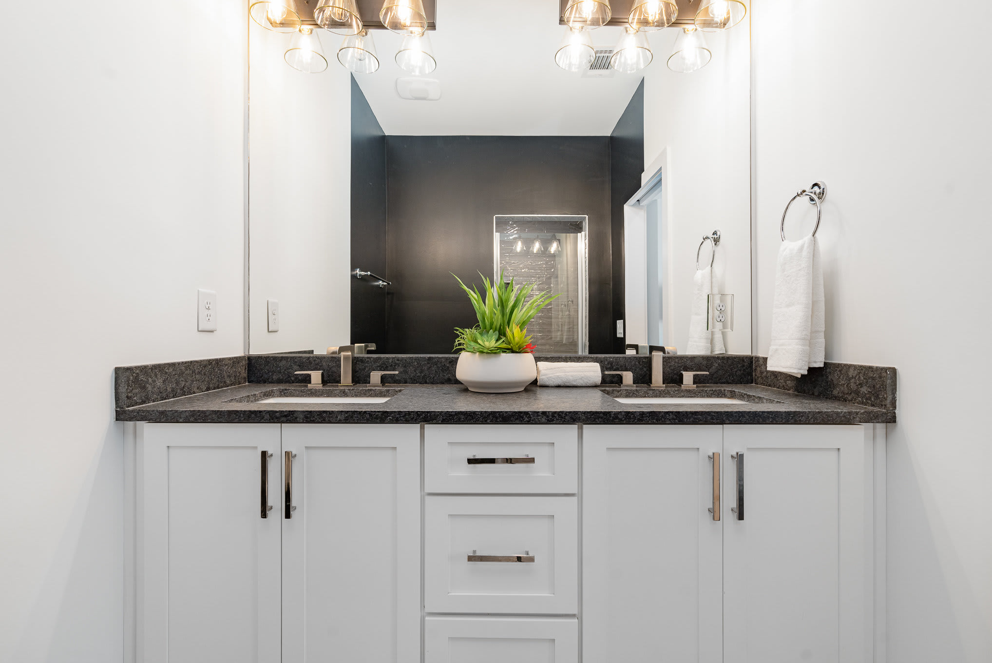 Full bathroom 1
