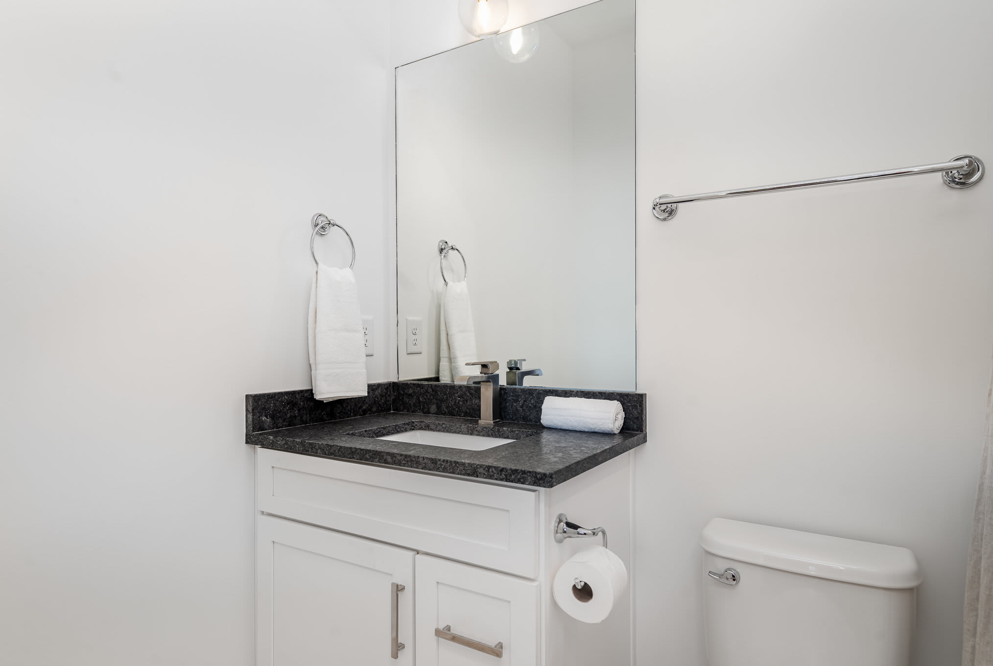 Full bathroom 2