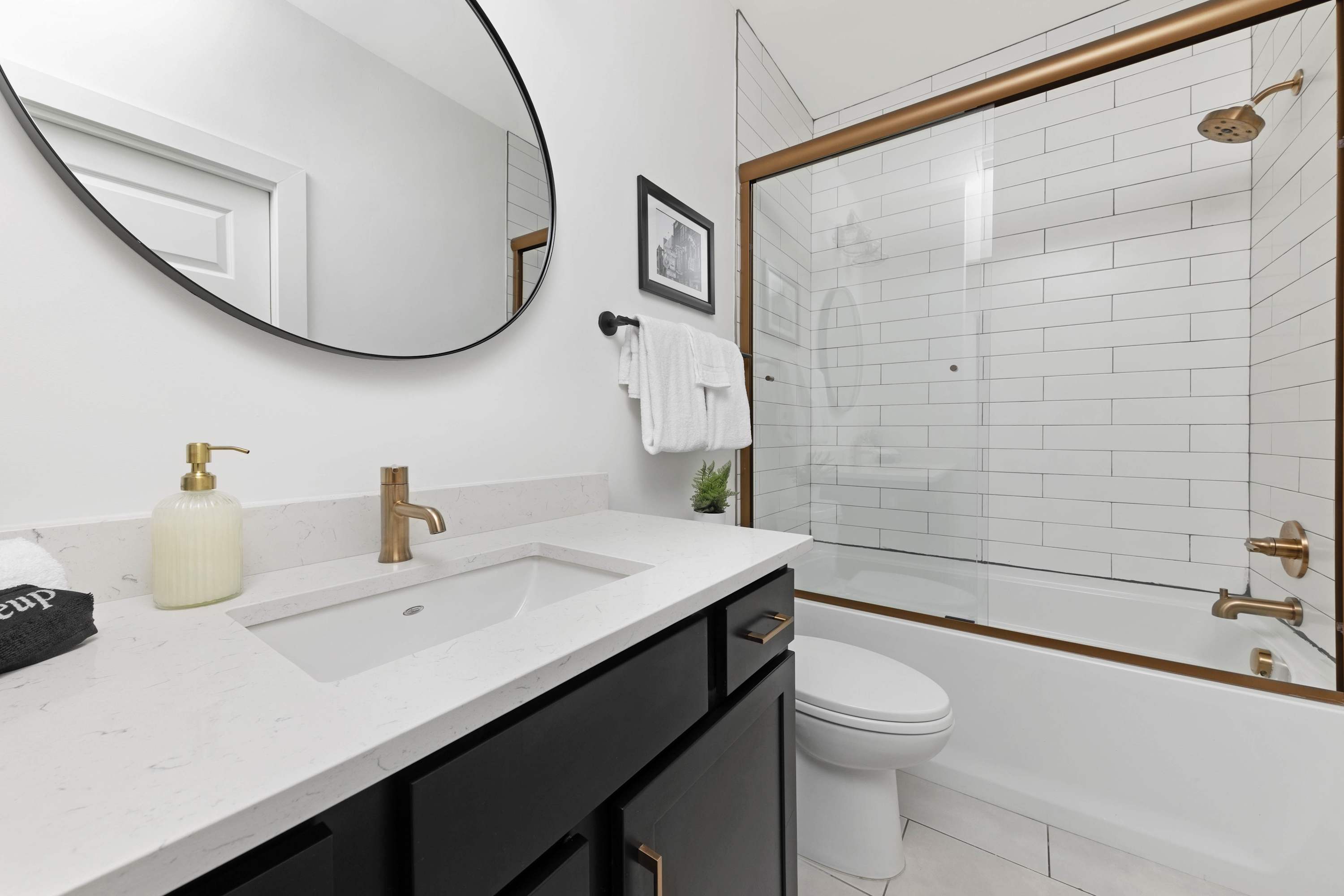 Full Bathroom 1