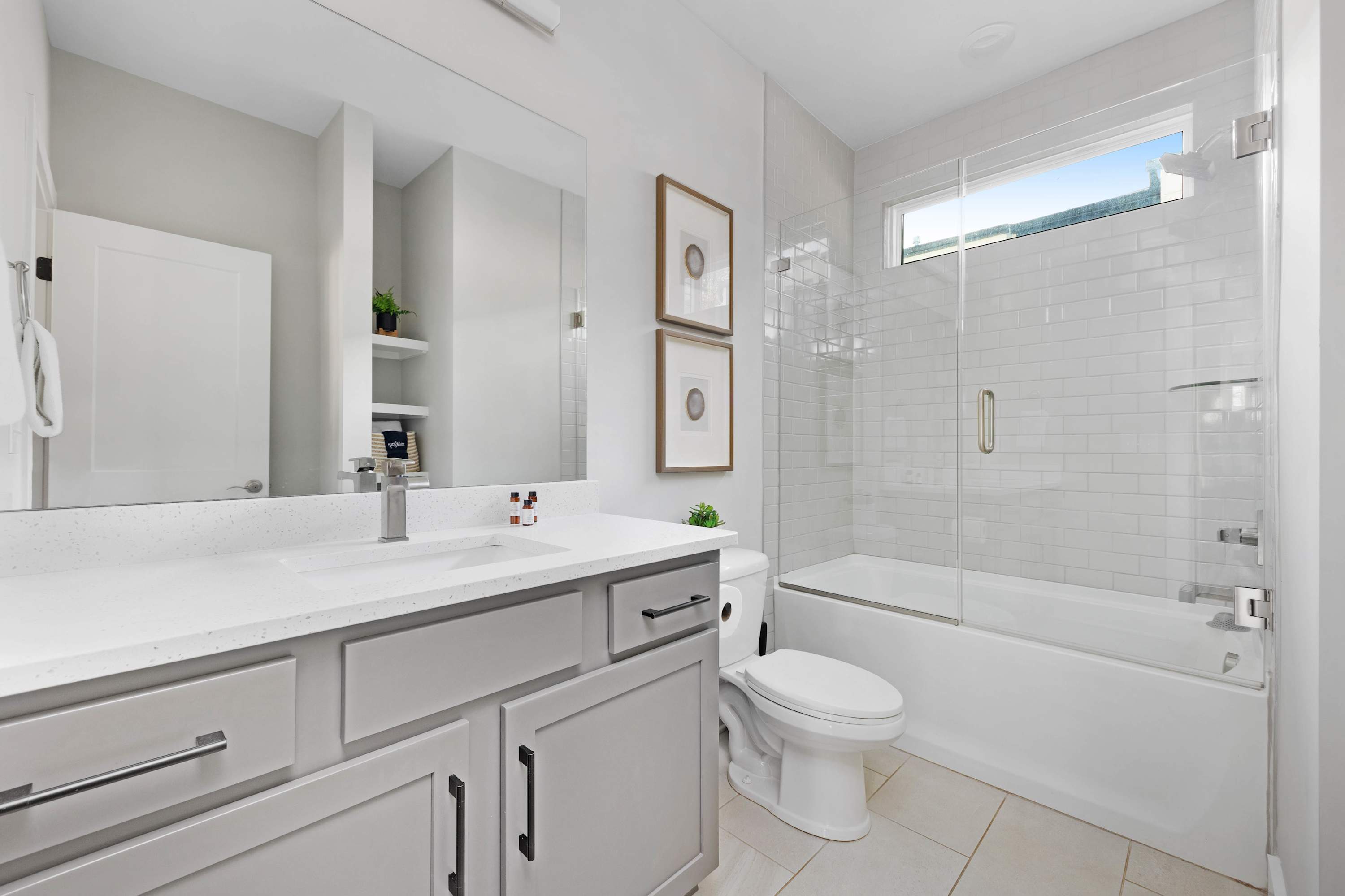 Full Bathroom 2