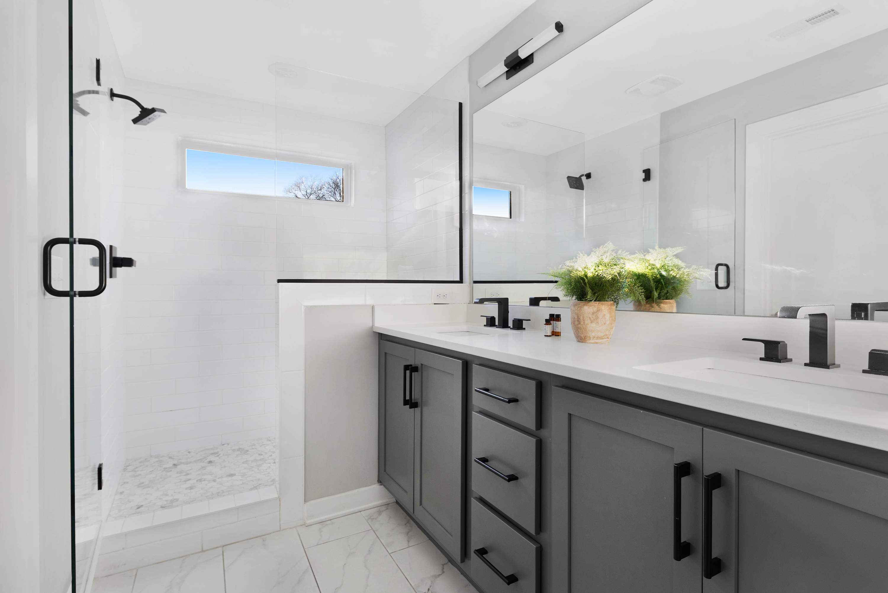 Full Bathroom 1
