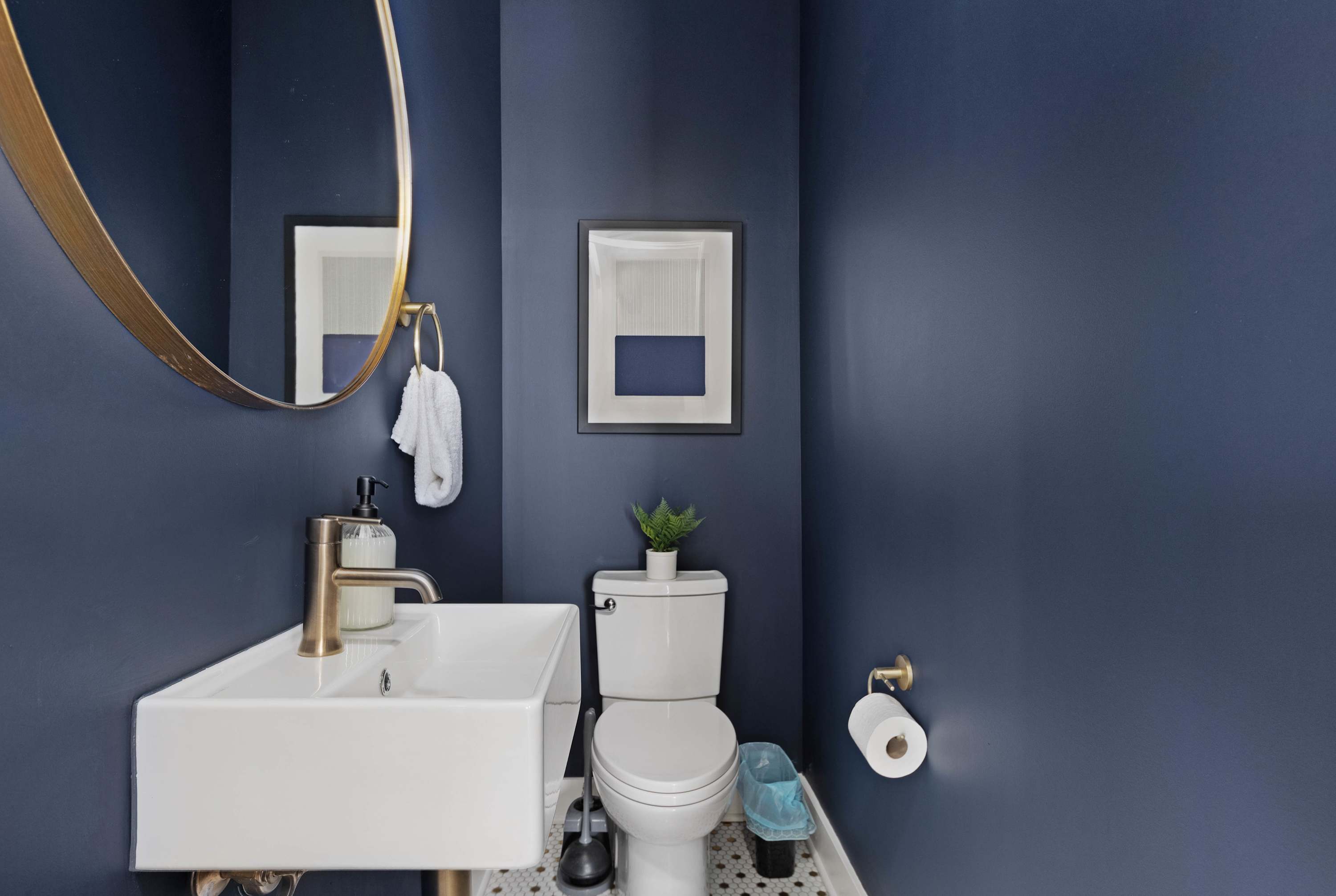Full Bathroom 3
