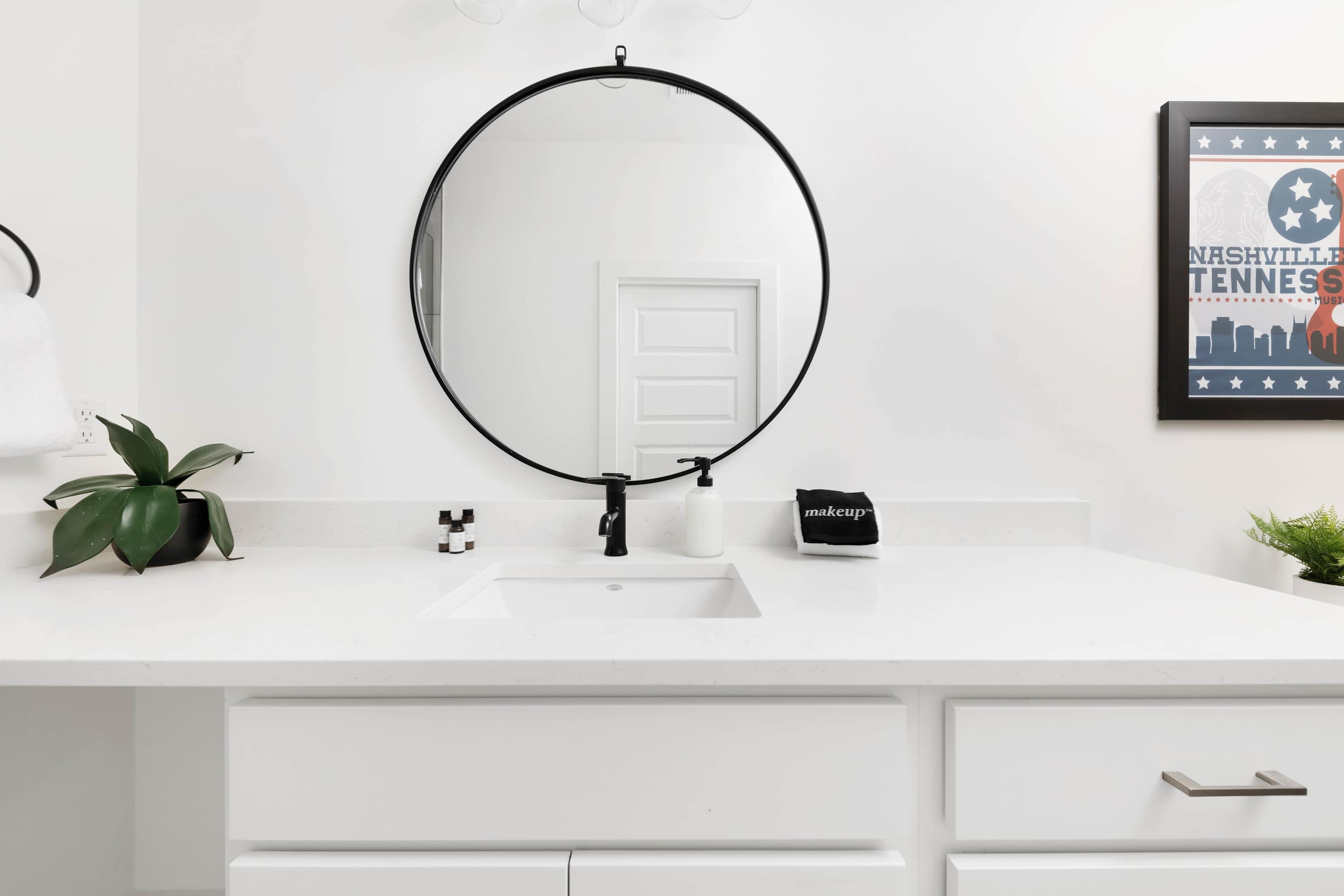 Full Bathroom 1