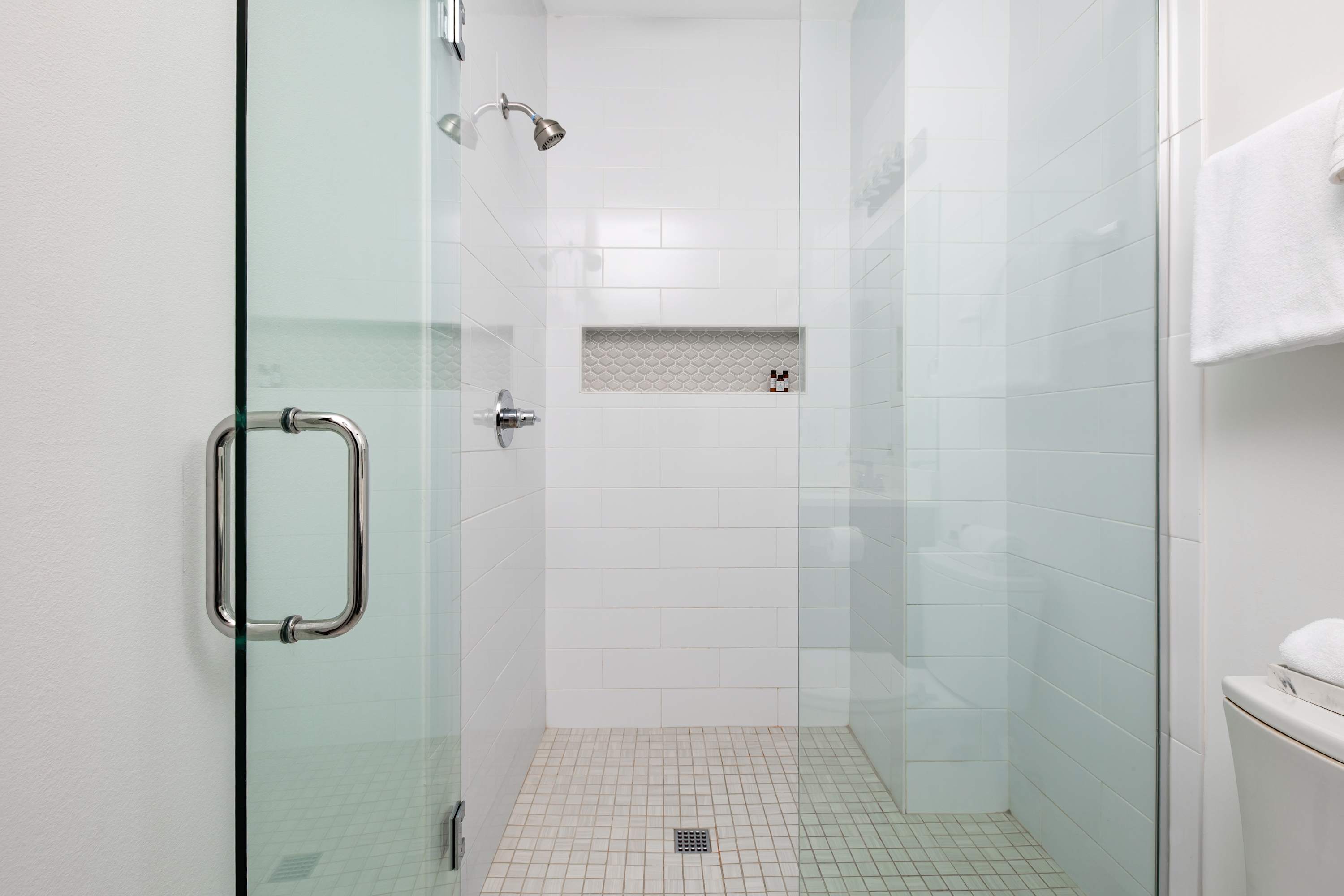 Full Bathroom 3