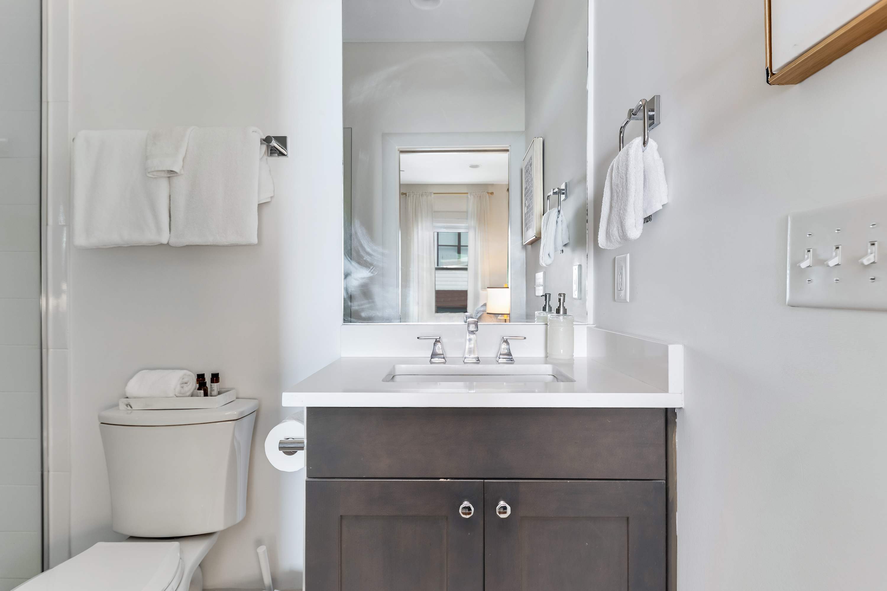 Full Bathroom 2