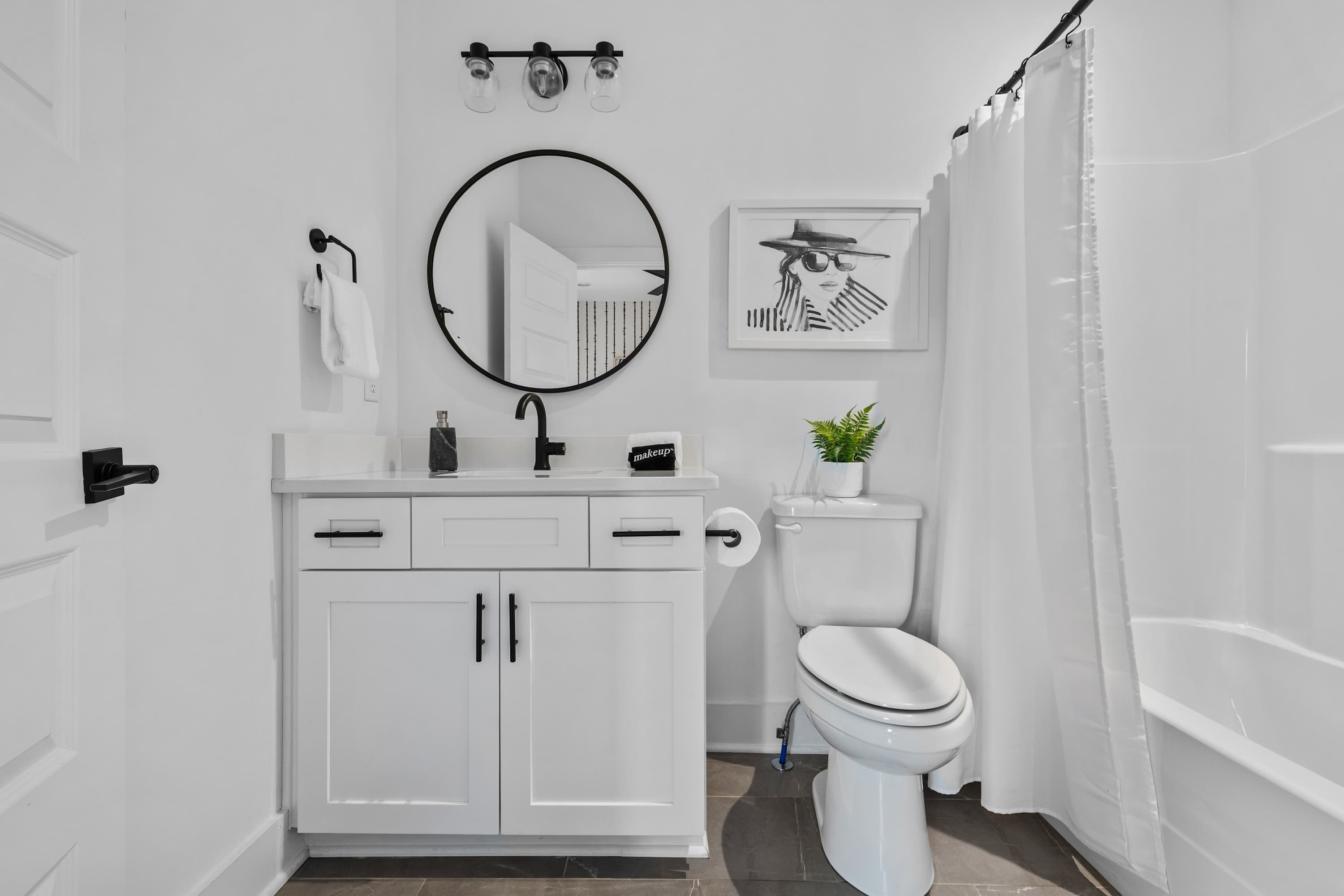 Full Bathroom 3