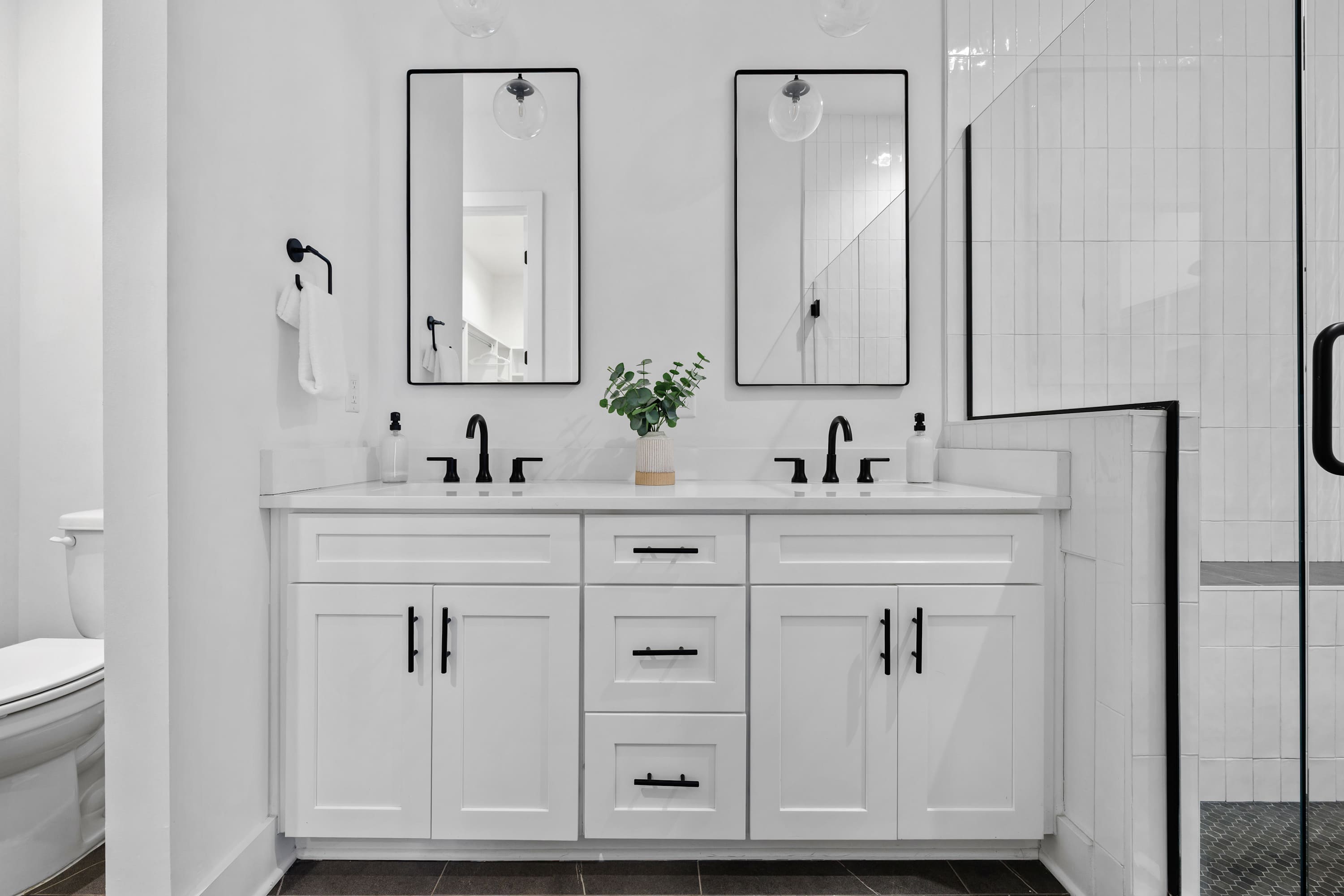 Full Bathroom 2