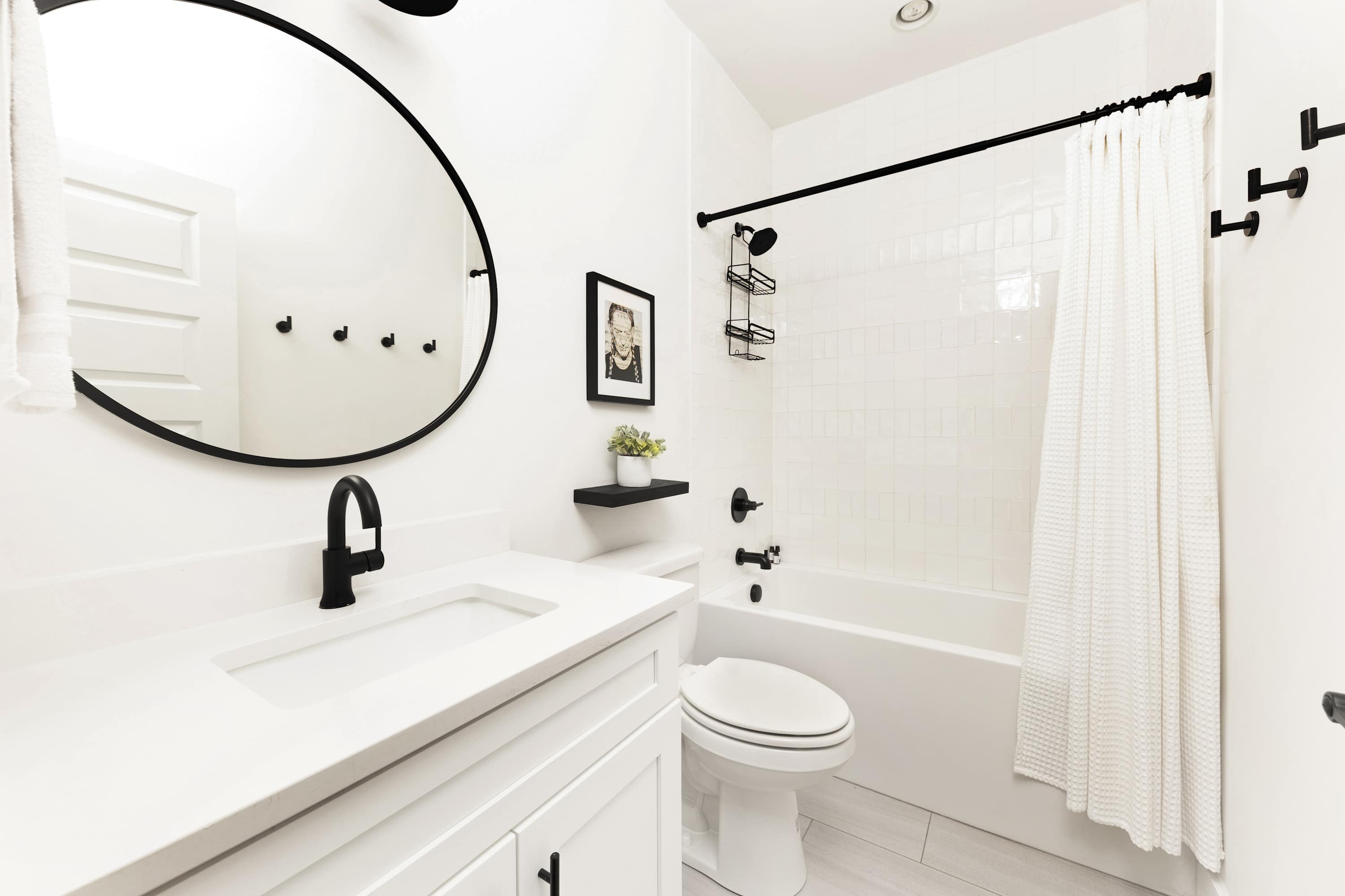 Full Bathroom 3
