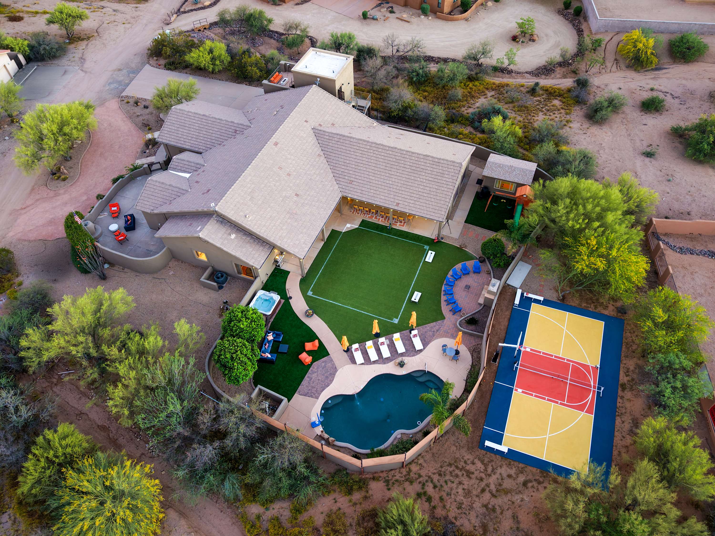 Suncrest Retreat - Pool, Pickleball, Theater