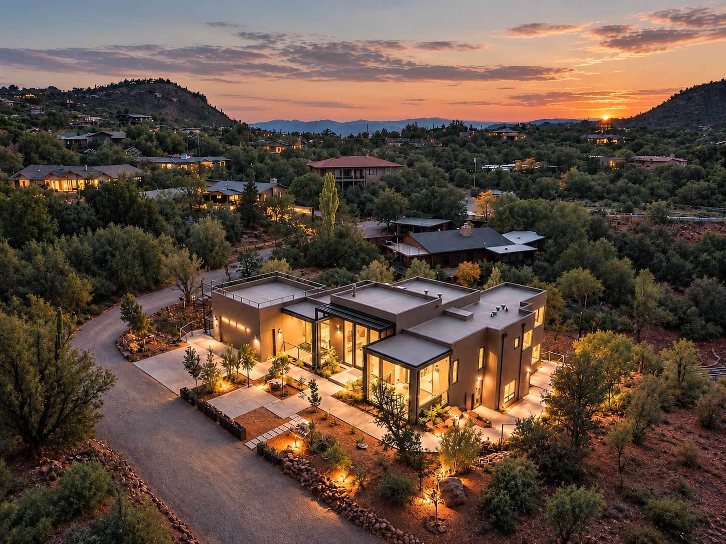 Bell Rock Hacienda | Rooftop deck •Hot tub• Sauna