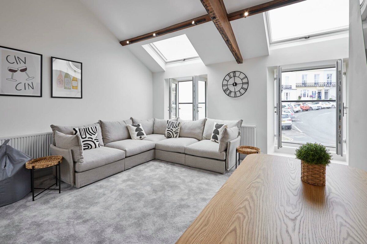 Host & Stay | 2 The Mount