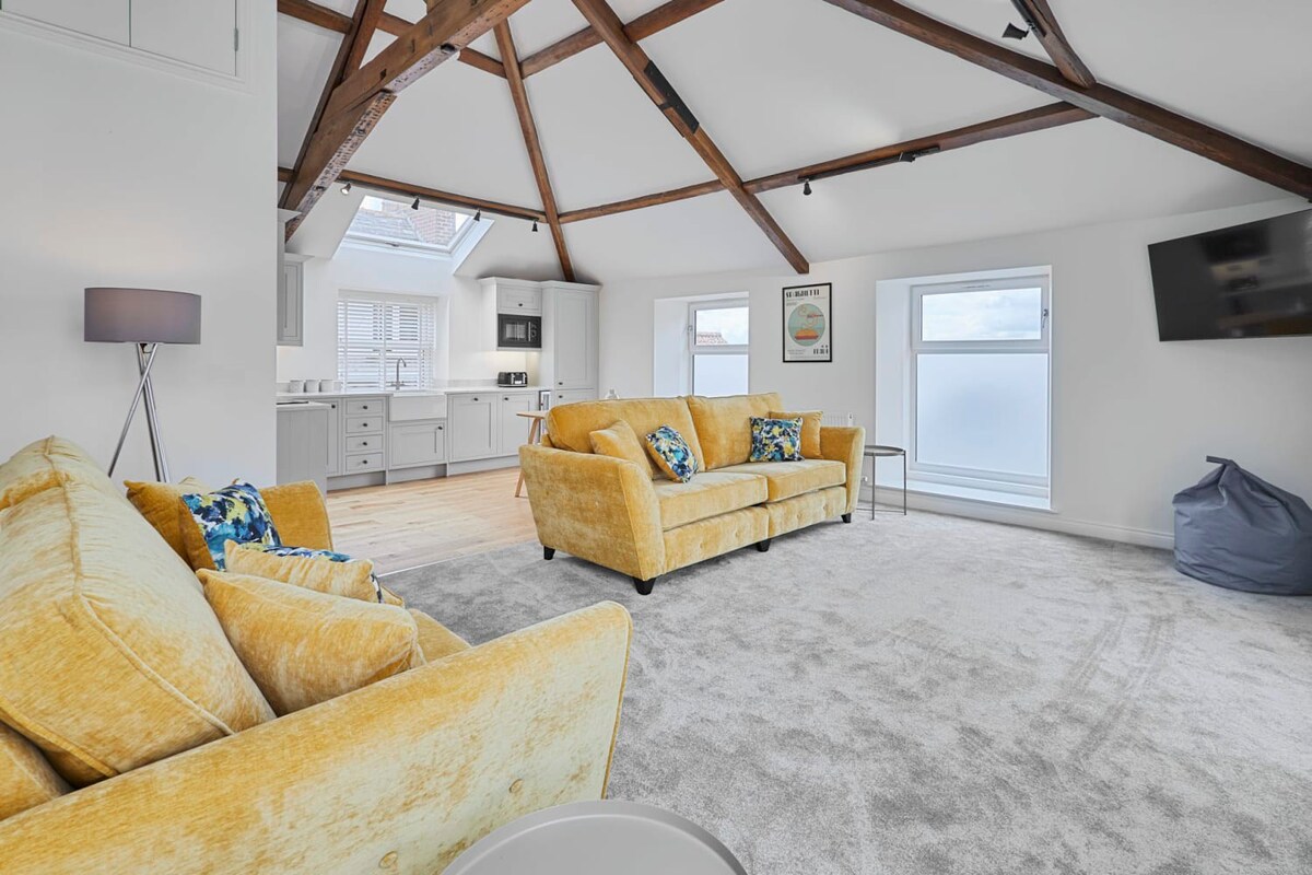 Host & Stay | 3 The Mount