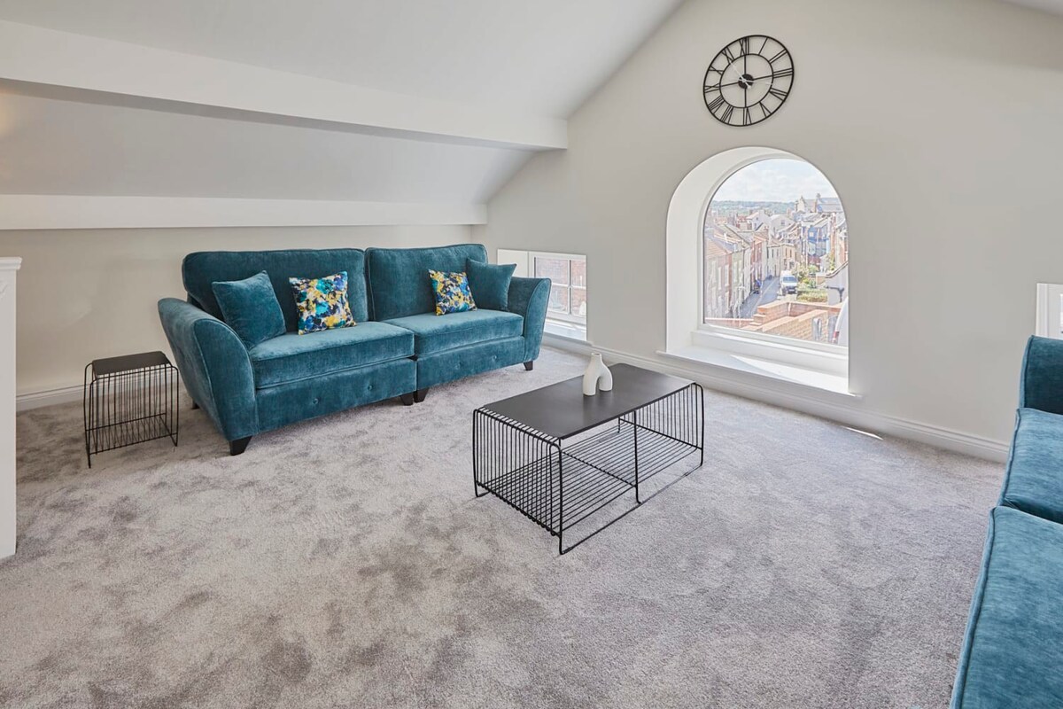 Host & Stay | 4 The Mount