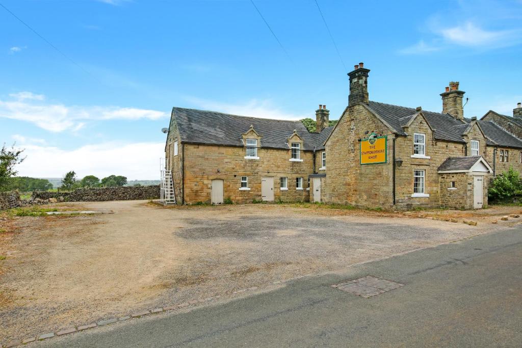 Host & Stay | Staffordshire Knot