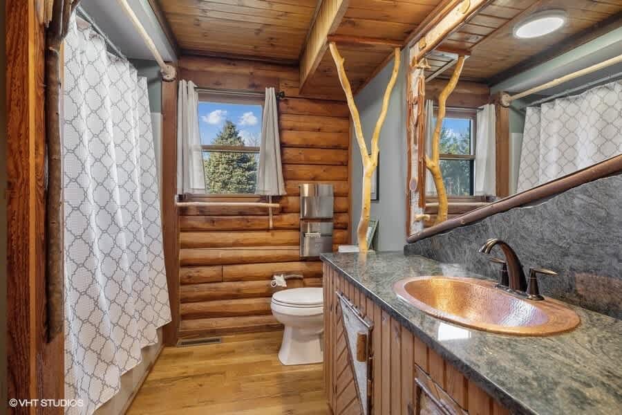 Full bathroom