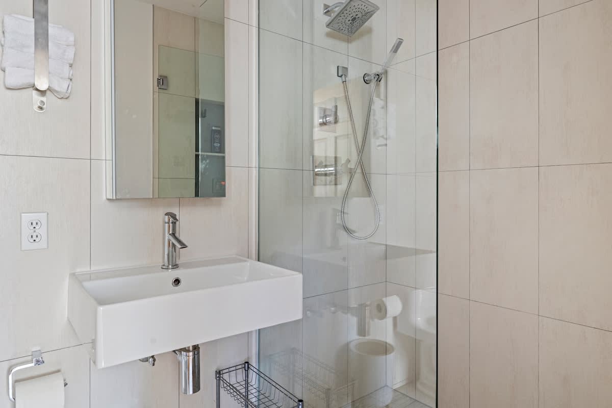 Full bathroom