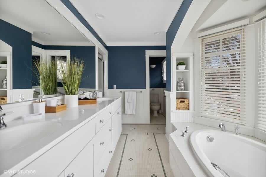 Full bathroom