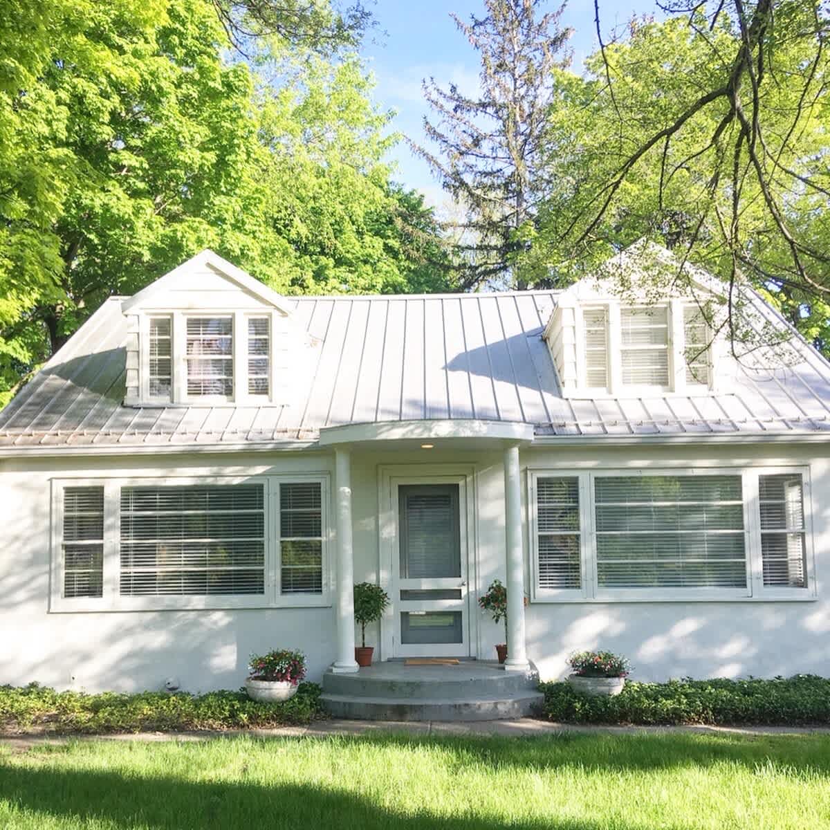 Bright, Spacious Cottage on Bike Path Near Lake