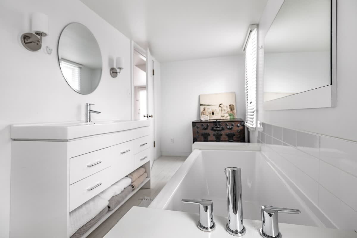 Full bathroom