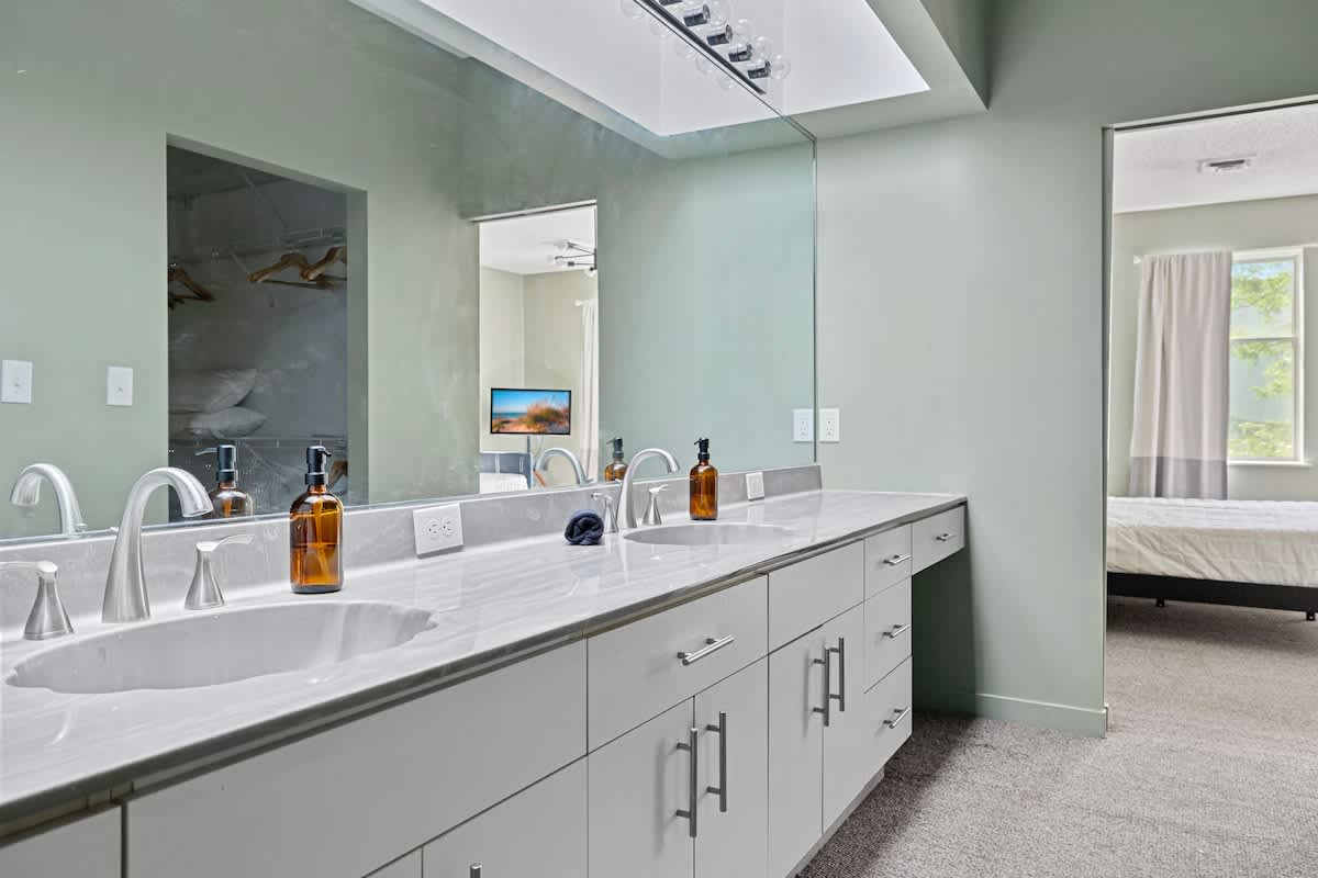 Full bathroom