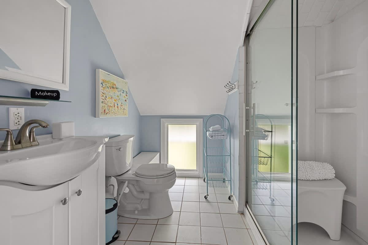 Full bathroom
