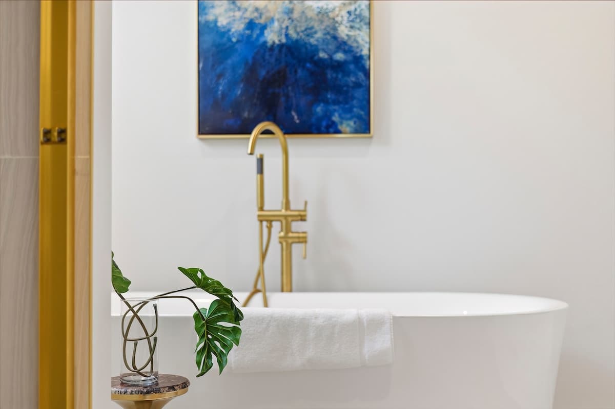 Full bathroom