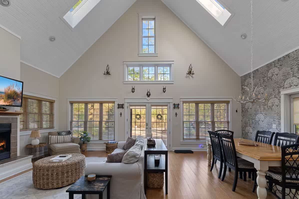 Dog-Friendly Cottage with Hot Tub & Firepit