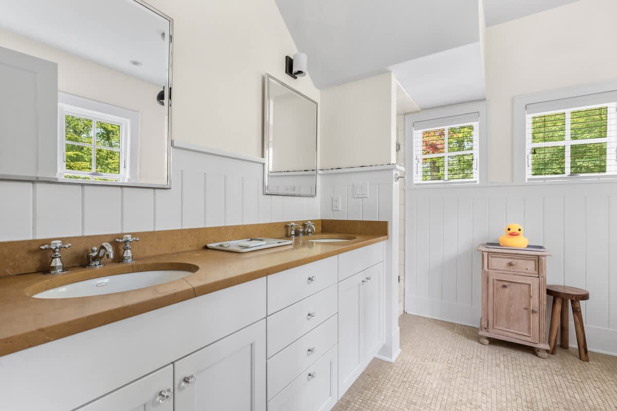 Full bathroom