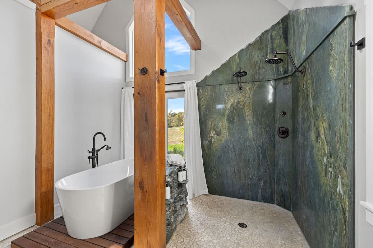 Full bathroom