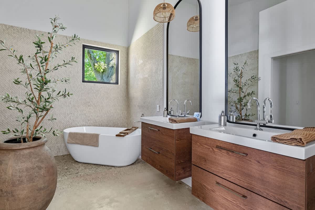 Full bathroom