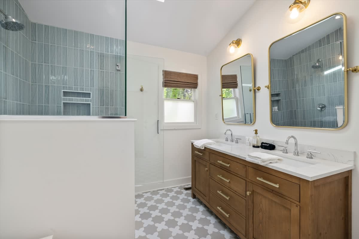 Full bathroom